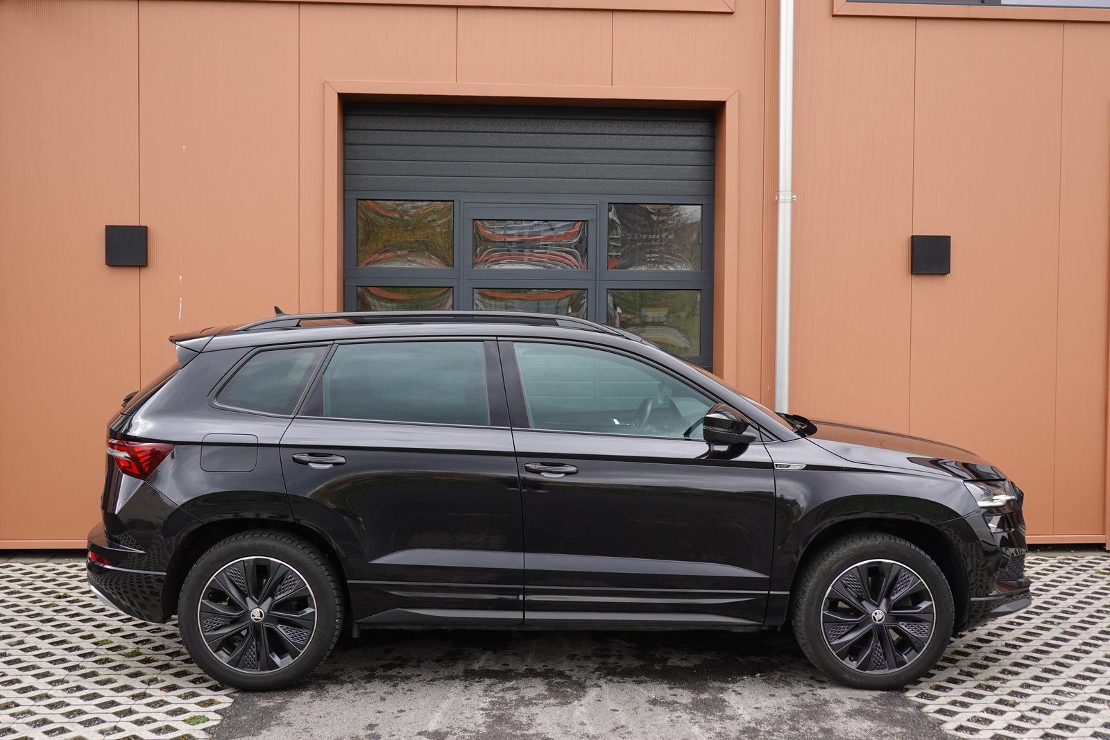 SKODA Karoq 2.0 TSI SportLine 4x4 DSG - Caméra * Apple Car, Benzin, Occasion / Gebraucht, Automatik - 4