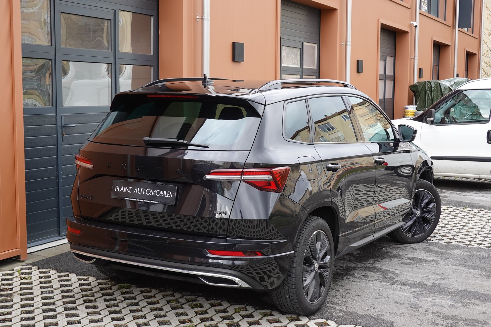 SKODA Karoq 2.0 TSI SportLine 4x4 DSG - Caméra * Apple Car, Benzin, Occasion / Gebraucht, Automatik - 5