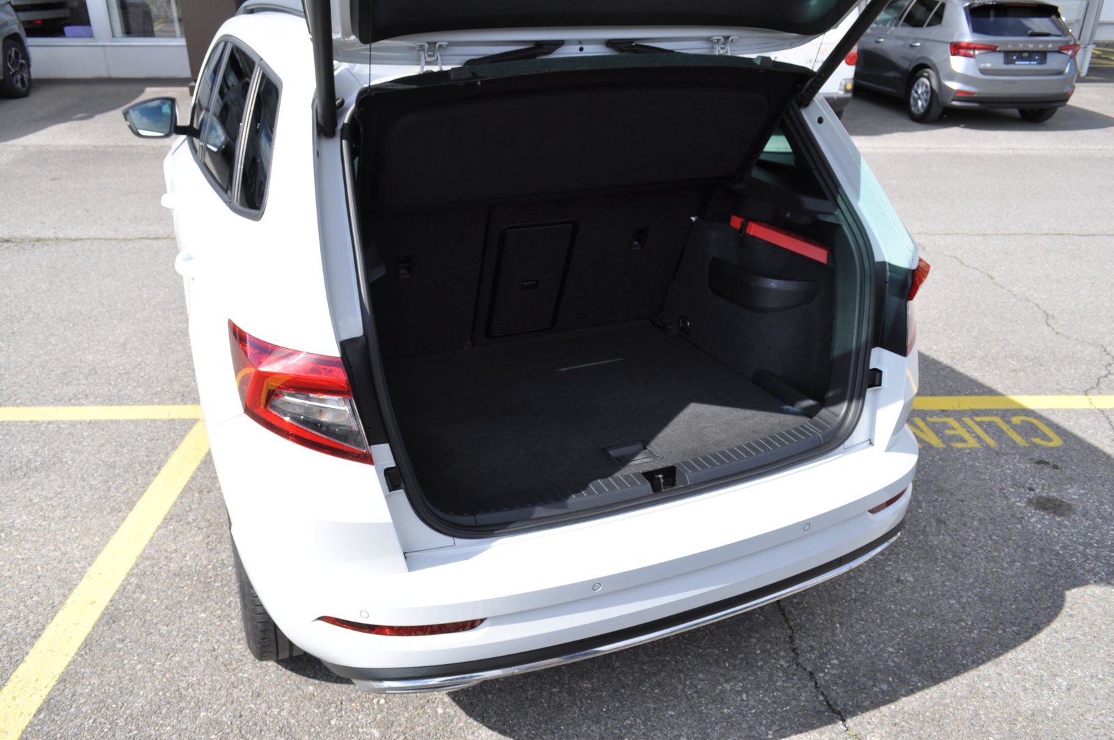 SKODA Karoq 2.0 TSI SportLine 4x4 DSG, Benzin, Occasion / Gebraucht, Automatik - 7