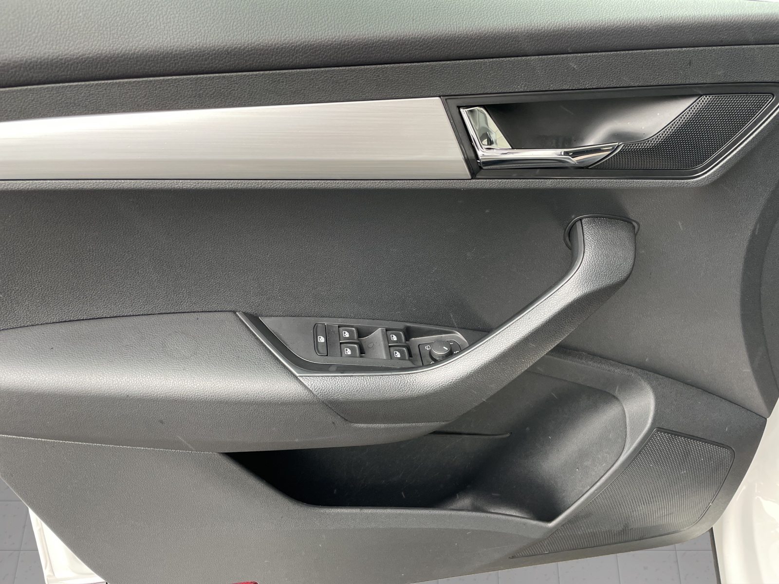 SKODA KAROQ Ambition, Diesel, Occasion / Utilisé, Automatique - 6