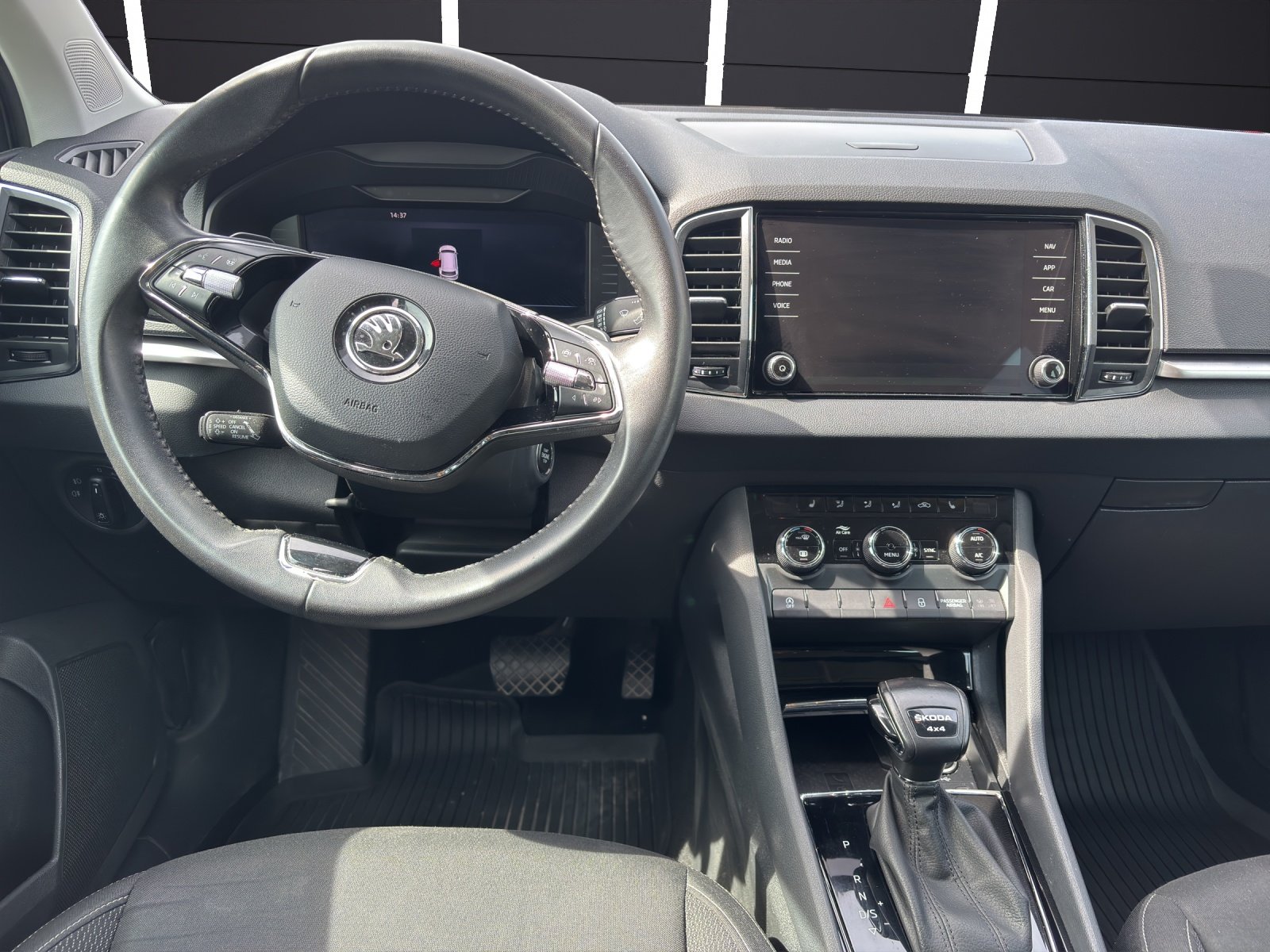 SKODA Karoq 2.0 TDI CR Ambition 4x4 DSG, Diesel, Occasion / Gebraucht, Automatik - 5