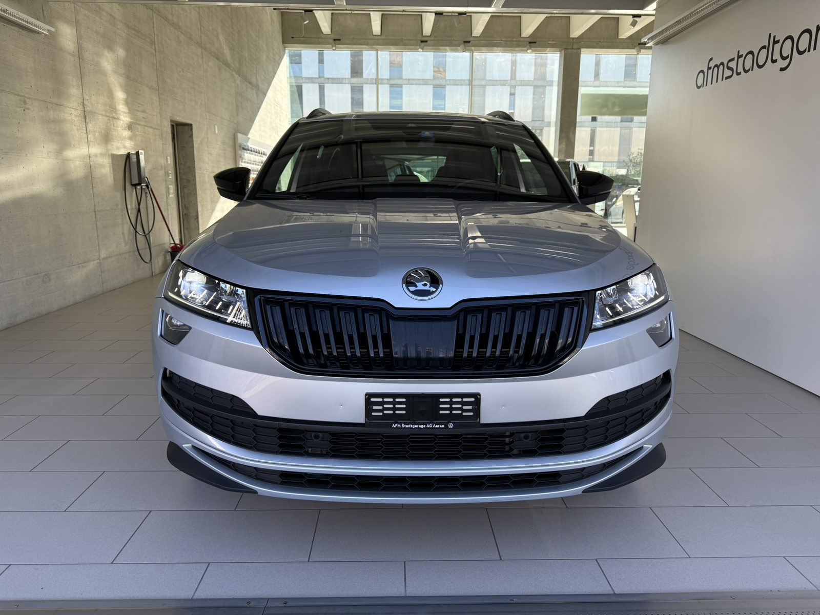 SKODA KAROQ SportLine, Petrol, Second hand / Used, Automatic - 2
