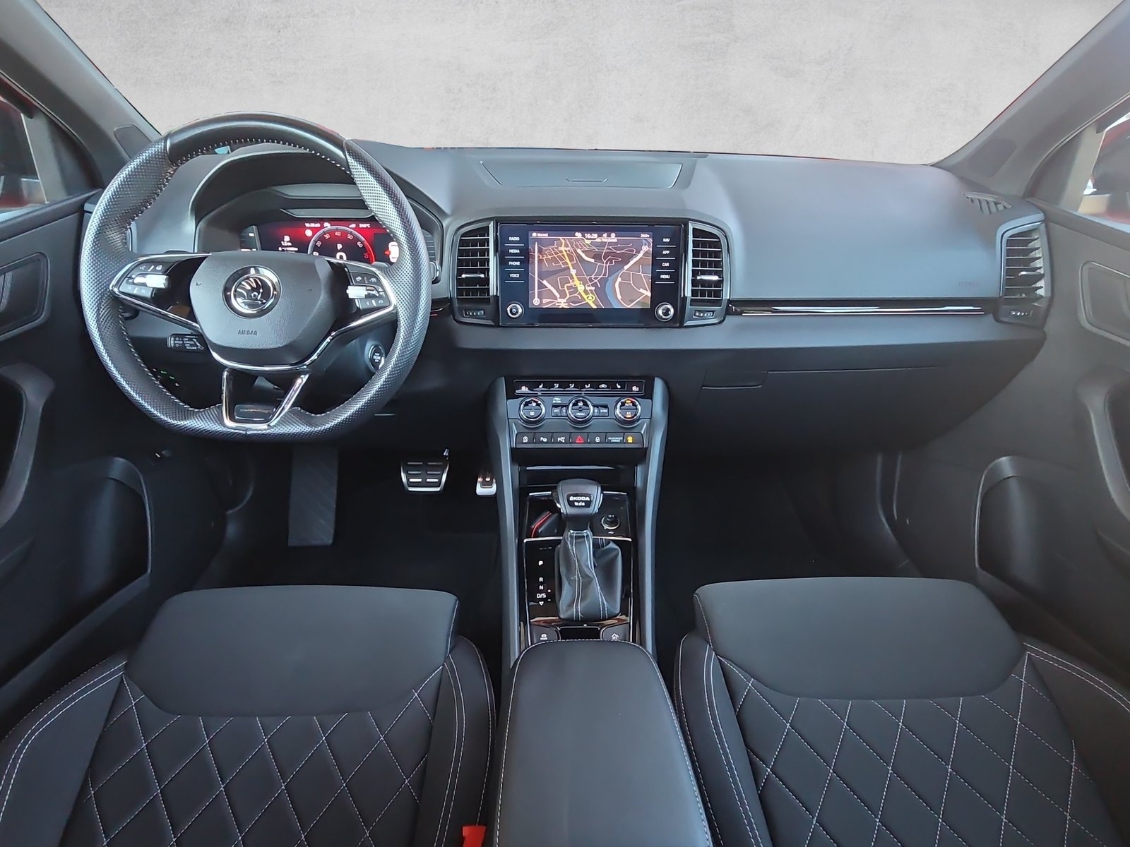 SKODA Karoq 2.0 TSI SportLine 4x4 DSG Panorama-Dach Rückf, Petrol, Second hand / Used, Automatic - 6