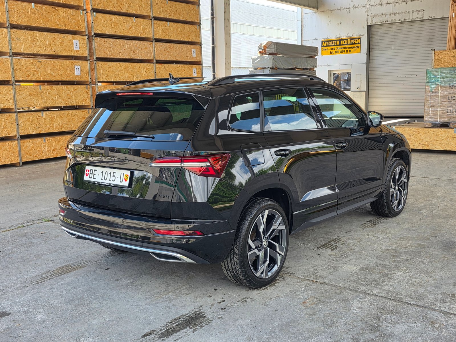 SKODA Karoq 2.0 TSI SportLine 4x4 DSG / Neu ab Mfk., Petrol, Second hand / Used, Automatic - 2