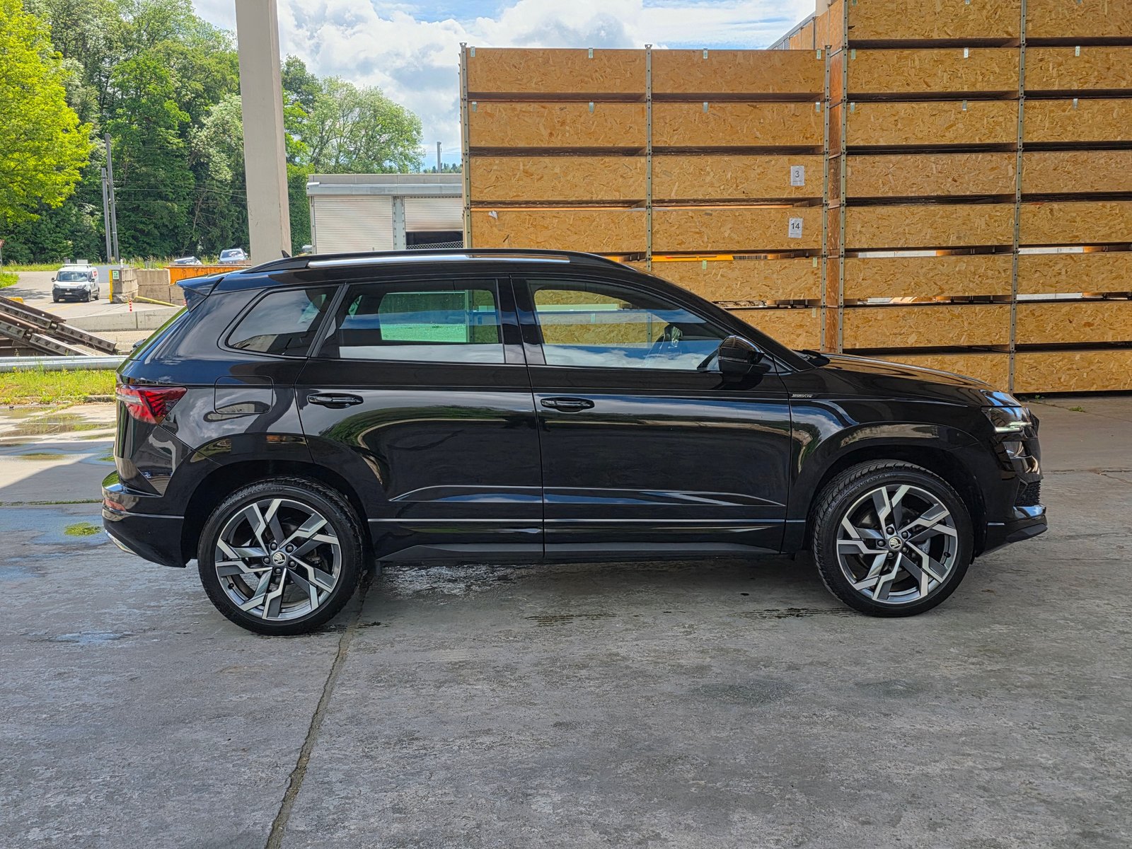 SKODA Karoq 2.0 TSI SportLine 4x4 DSG / Neu ab Mfk., Petrol, Second hand / Used, Automatic - 3
