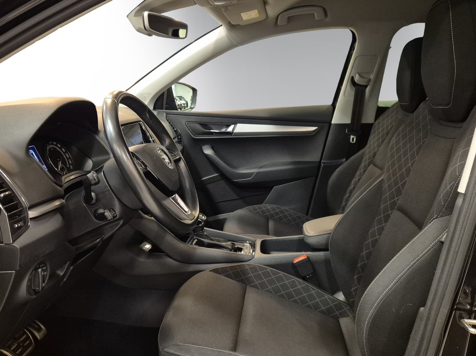 SKODA Karoq 2.0 TDI CR Ambition 4x4 DSG, Diesel, Occasion / Utilisé, Automatique - 5