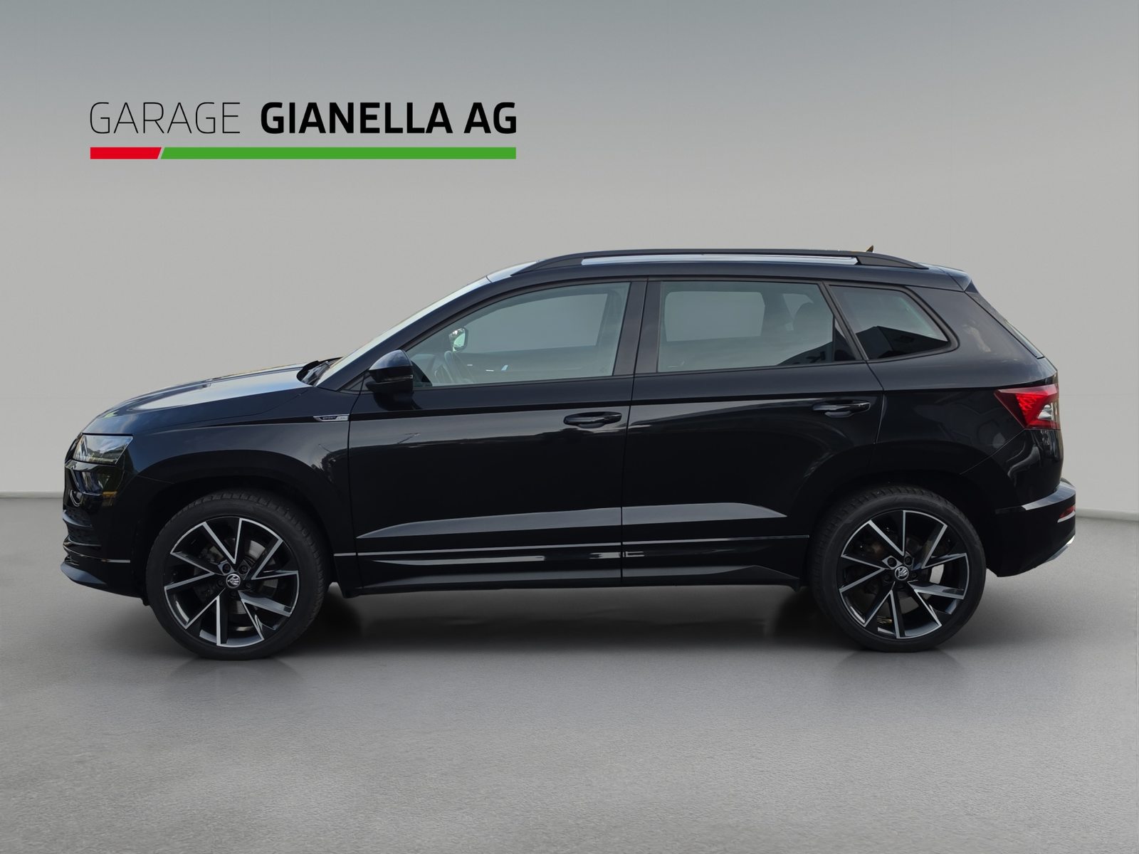 SKODA KAROQ SportLine, Petrol, Second hand / Used, Automatic - 2