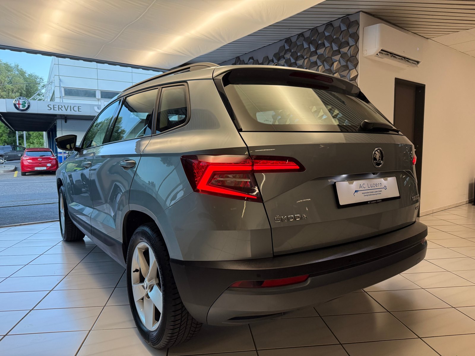 SKODA Karoq 2.0 TDI CR Ambition 4x4 DSG, Diesel, Occasioni / Usate, Automatico - 2