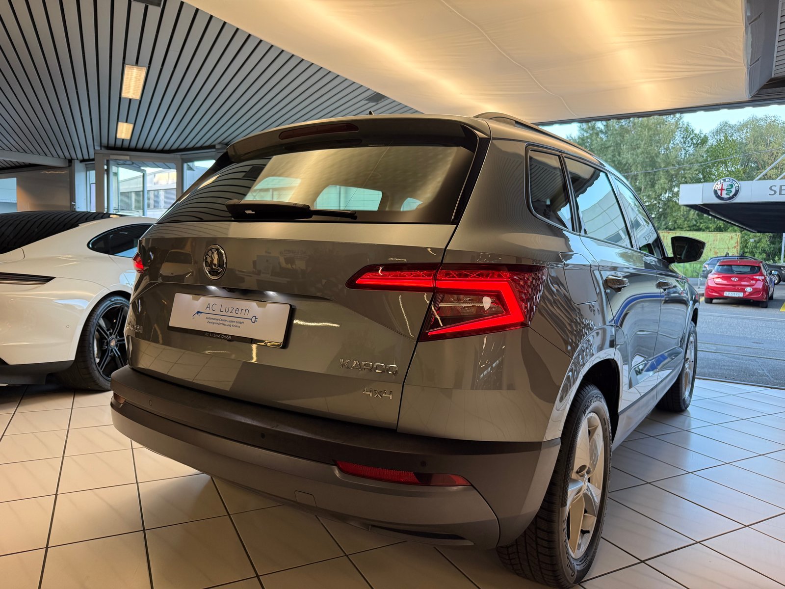 SKODA Karoq 2.0 TDI CR Ambition 4x4 DSG, Diesel, Occasioni / Usate, Automatico - 3