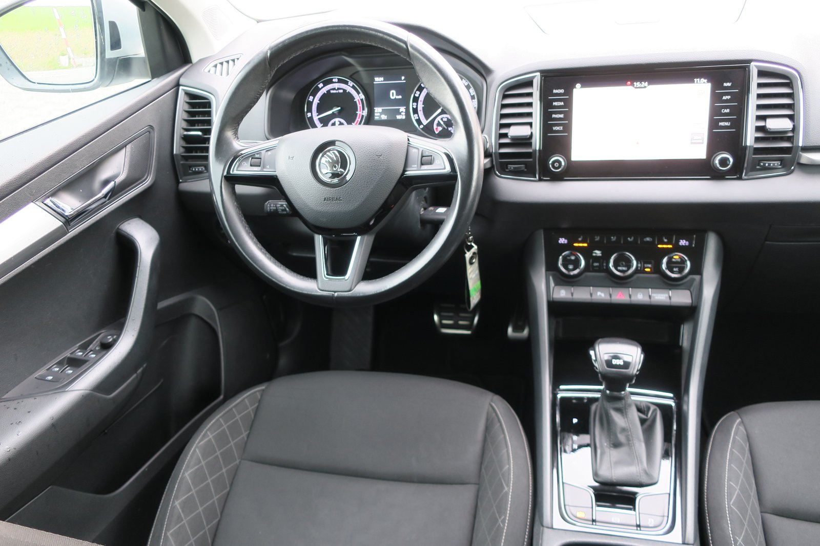SKODA Karoq 1.5 TSI ACT 150PS SportLine DSG 7-Gang, Petrol, Second hand / Used, Automatic - 3