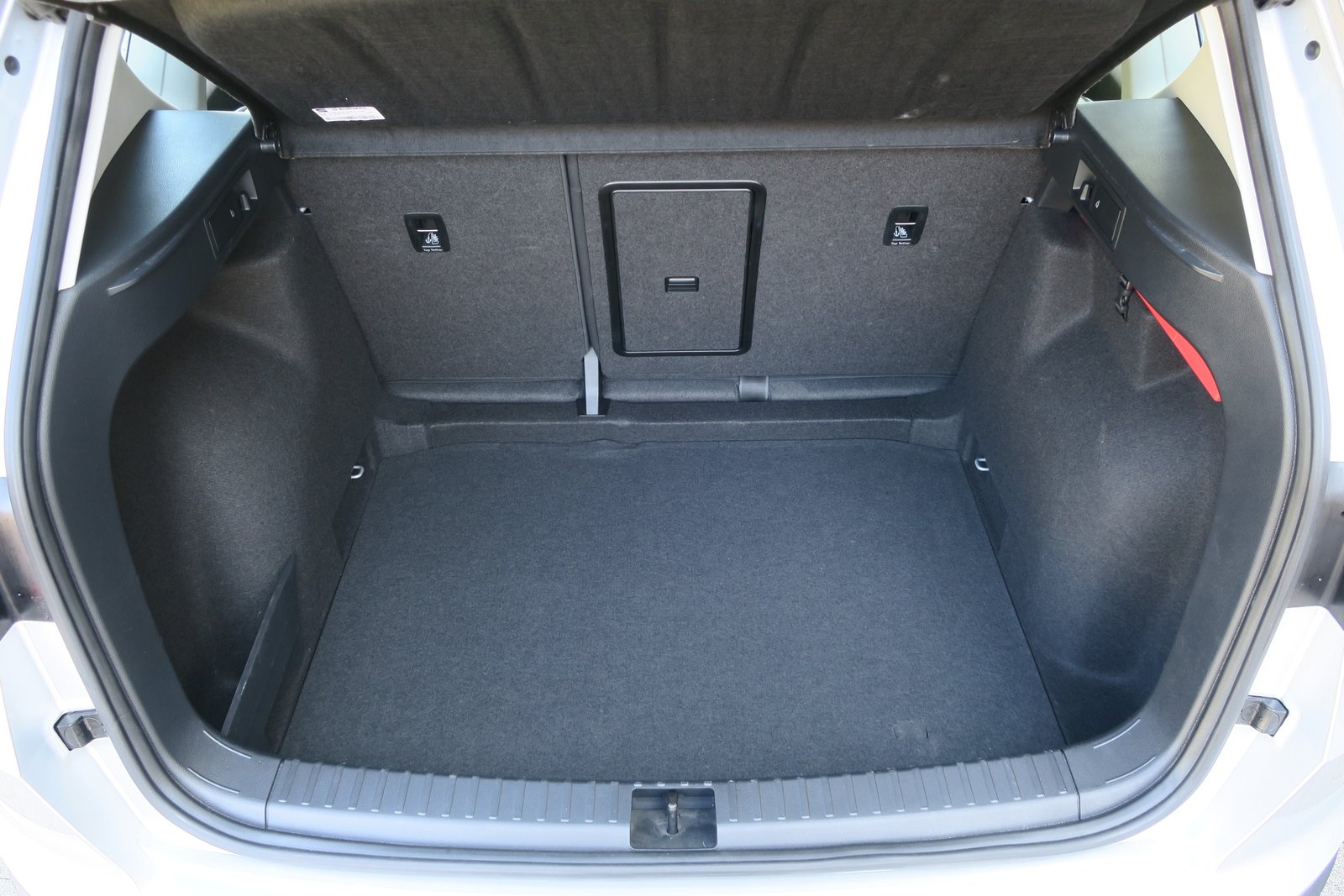SKODA Karoq 1.5 TSI ACT 150PS SportLine DSG 7-Gang, Petrol, Second hand / Used, Automatic - 7