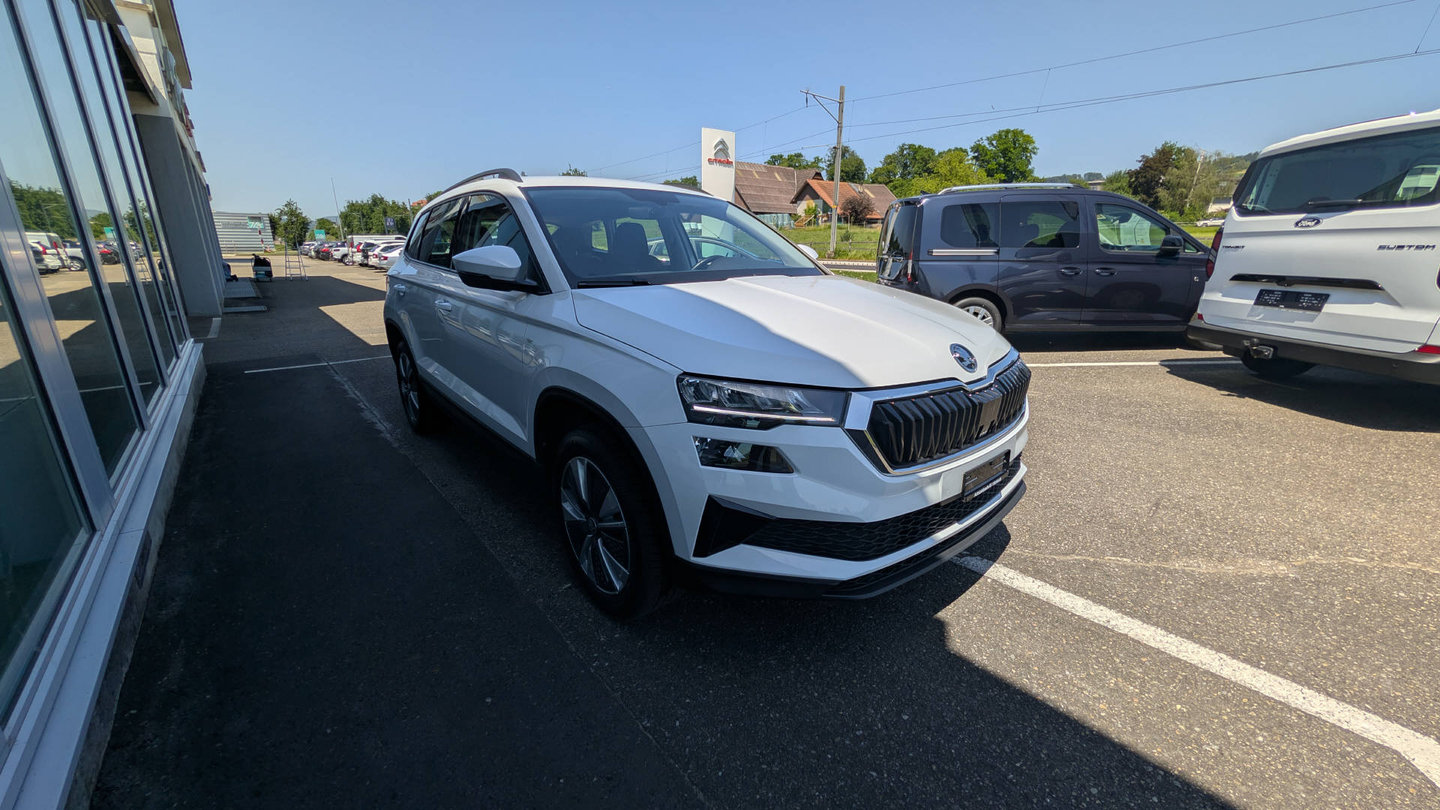 SKODA Karoq 1.5 TSI Ambition DSG, Petrol, Second hand / Used, Automatic - 2