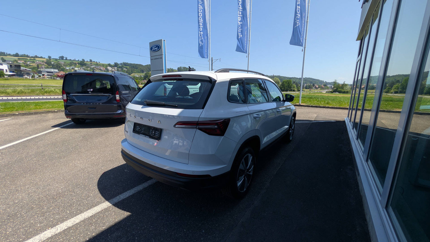 SKODA Karoq 1.5 TSI Ambition DSG, Petrol, Second hand / Used, Automatic - 3