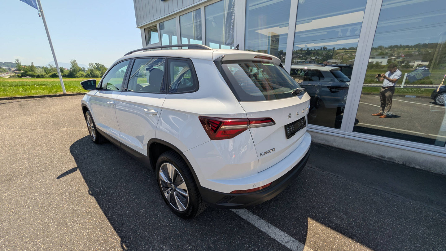 SKODA Karoq 1.5 TSI Ambition DSG, Petrol, Second hand / Used, Automatic - 4