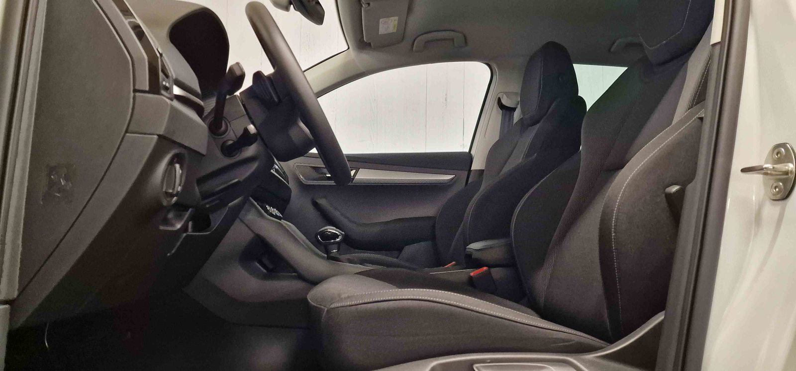 SKODA Karoq Selection, Diesel, Second hand / Used, Automatic - 5