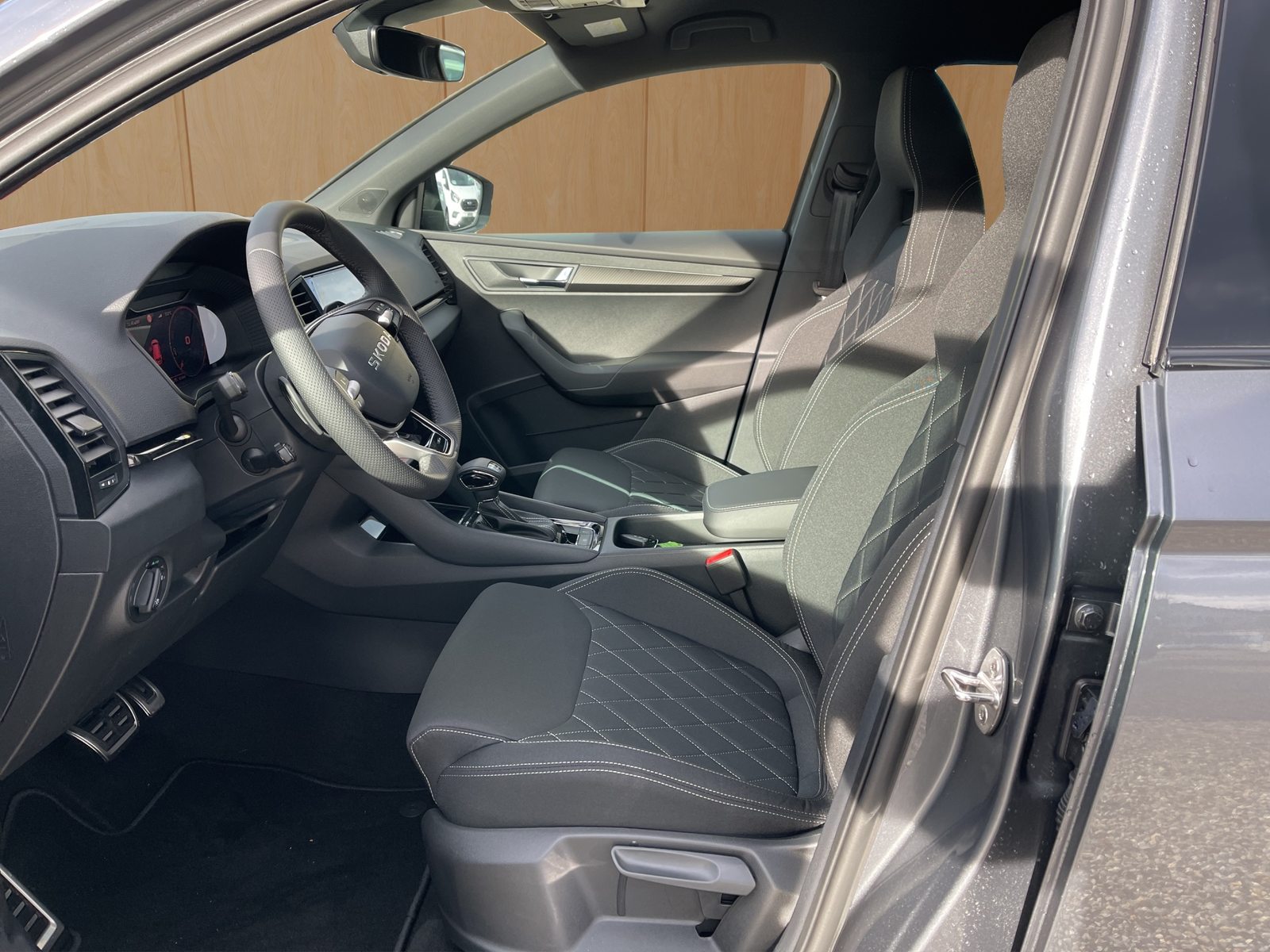 SKODA Karoq Sportline, Petrol, Second hand / Used, Automatic - 7