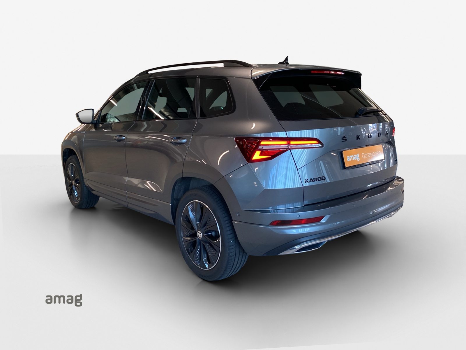SKODA NEW KAROQ SportLine, Petrol, Second hand / Used, Automatic - 3
