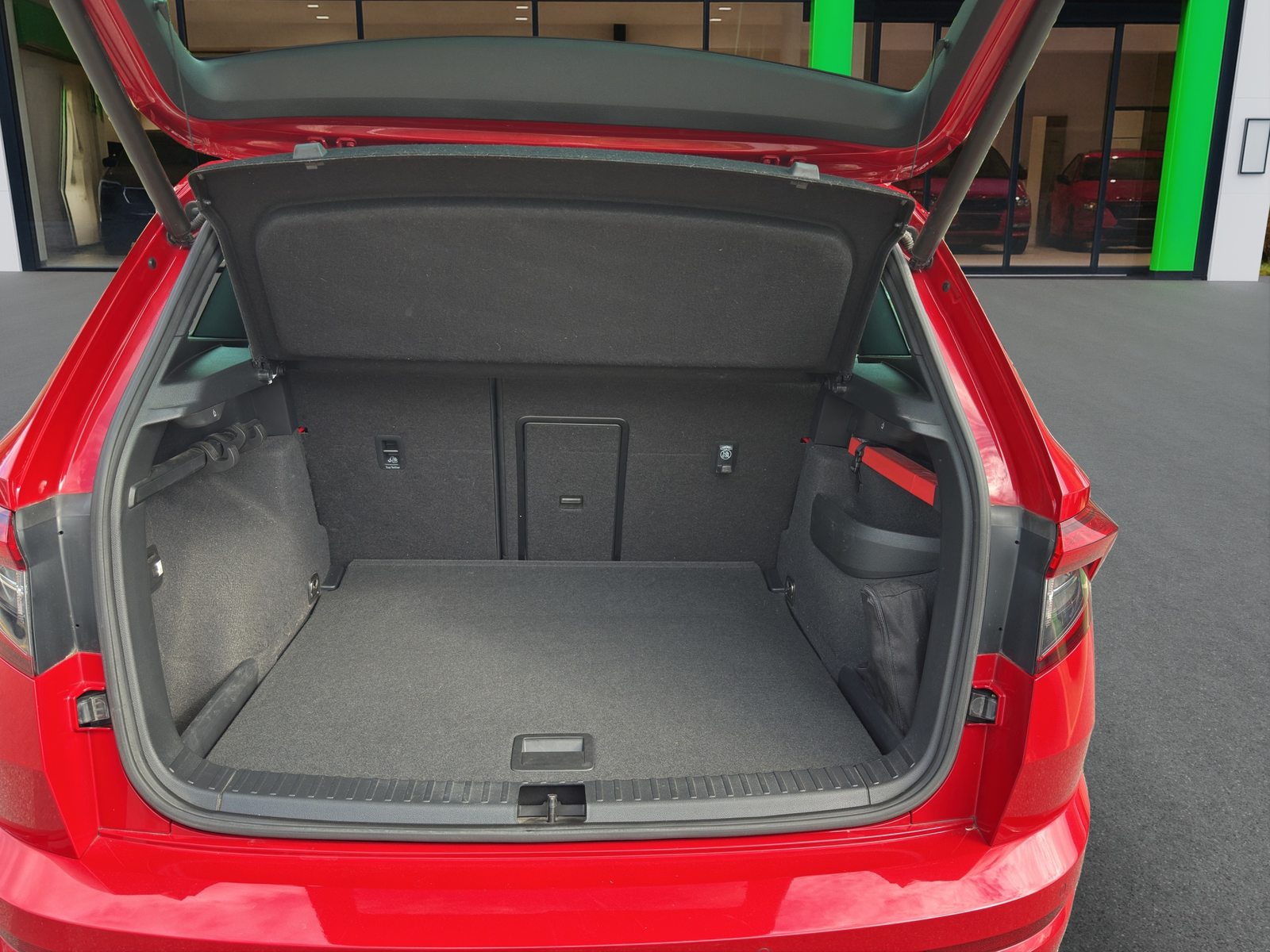 SKODA KAROQ SportLine, Benzin, Occasion / Gebraucht, Automatik - 5