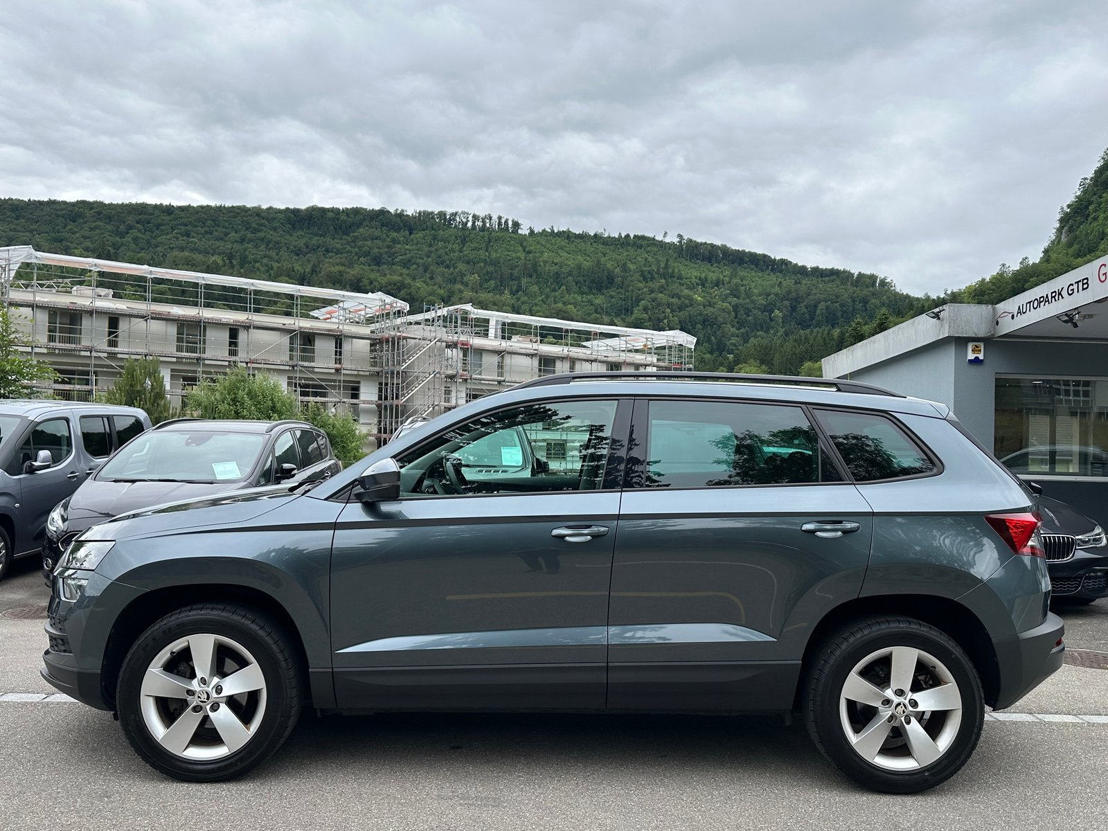 SKODA Karoq 1.5 TSI ACT Ambition DSG, Benzin, Occasion / Gebraucht, Automatik - 4