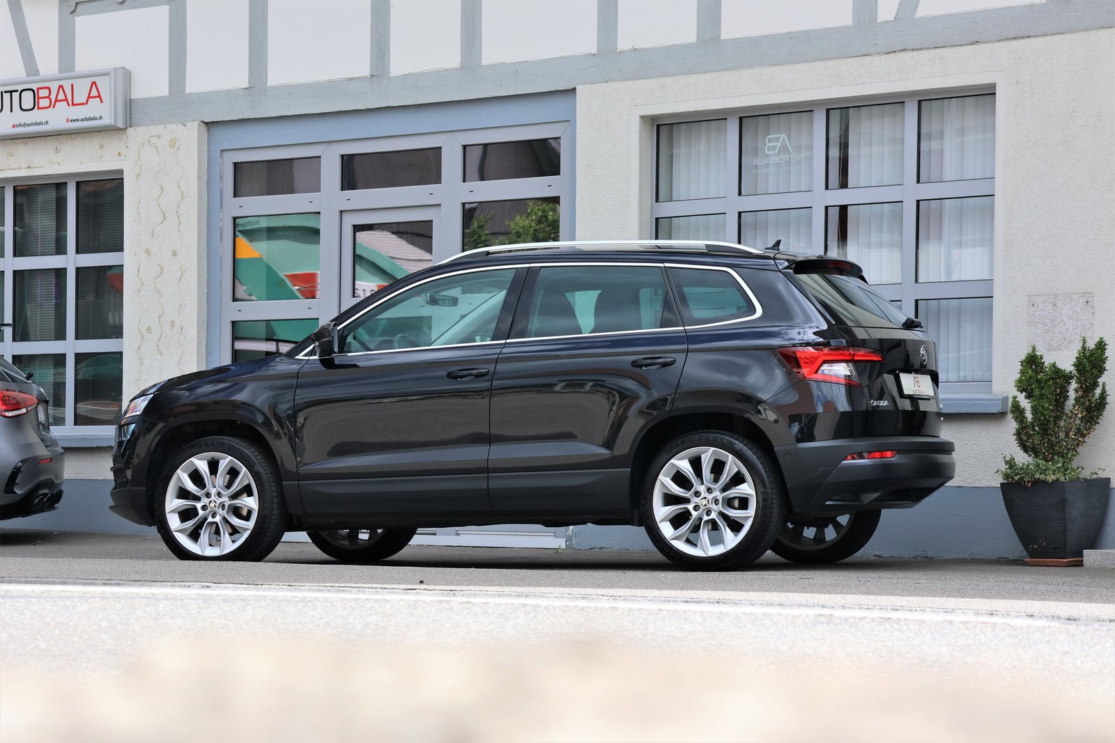 SKODA Karoq 2.0 TDI CR Style 4x4 DSG + 2.0T AHK, Diesel, Second hand / Used, Automatic - 4