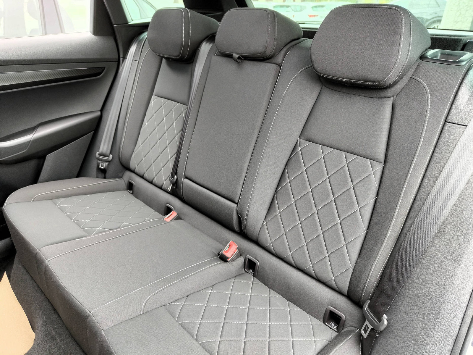 SKODA Karoq 2.0 TSI SportLine 4x4 DSG, Benzin, Occasion / Gebraucht, Automatik - 7