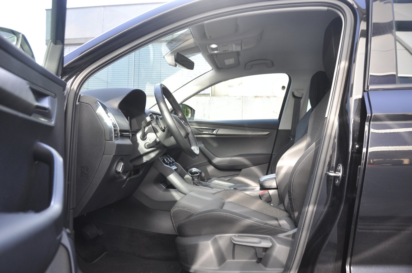 SKODA Karoq 2.0 TDI CR Style 4x4 DSG I Anhängerkupplung, Diesel, Occasion / Gebraucht, Automatik - 5