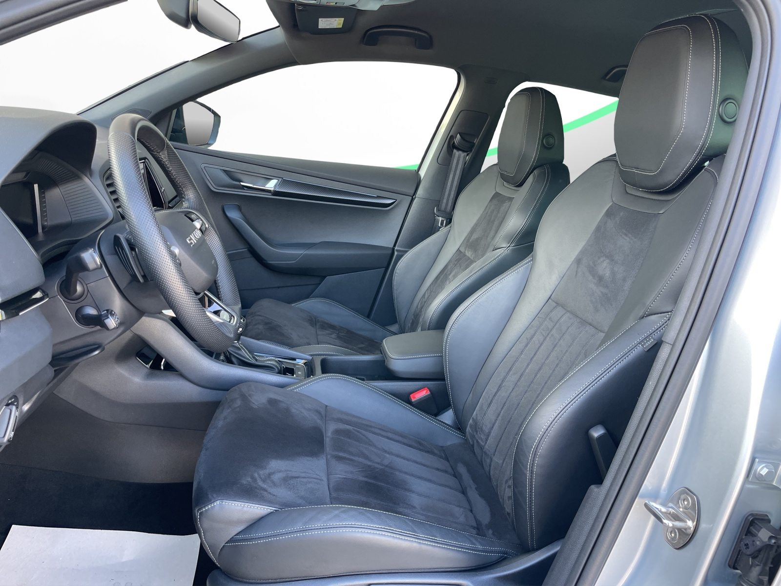 SKODA Karoq Sportline, Benzin, Occasion / Gebraucht, Automatik - 7