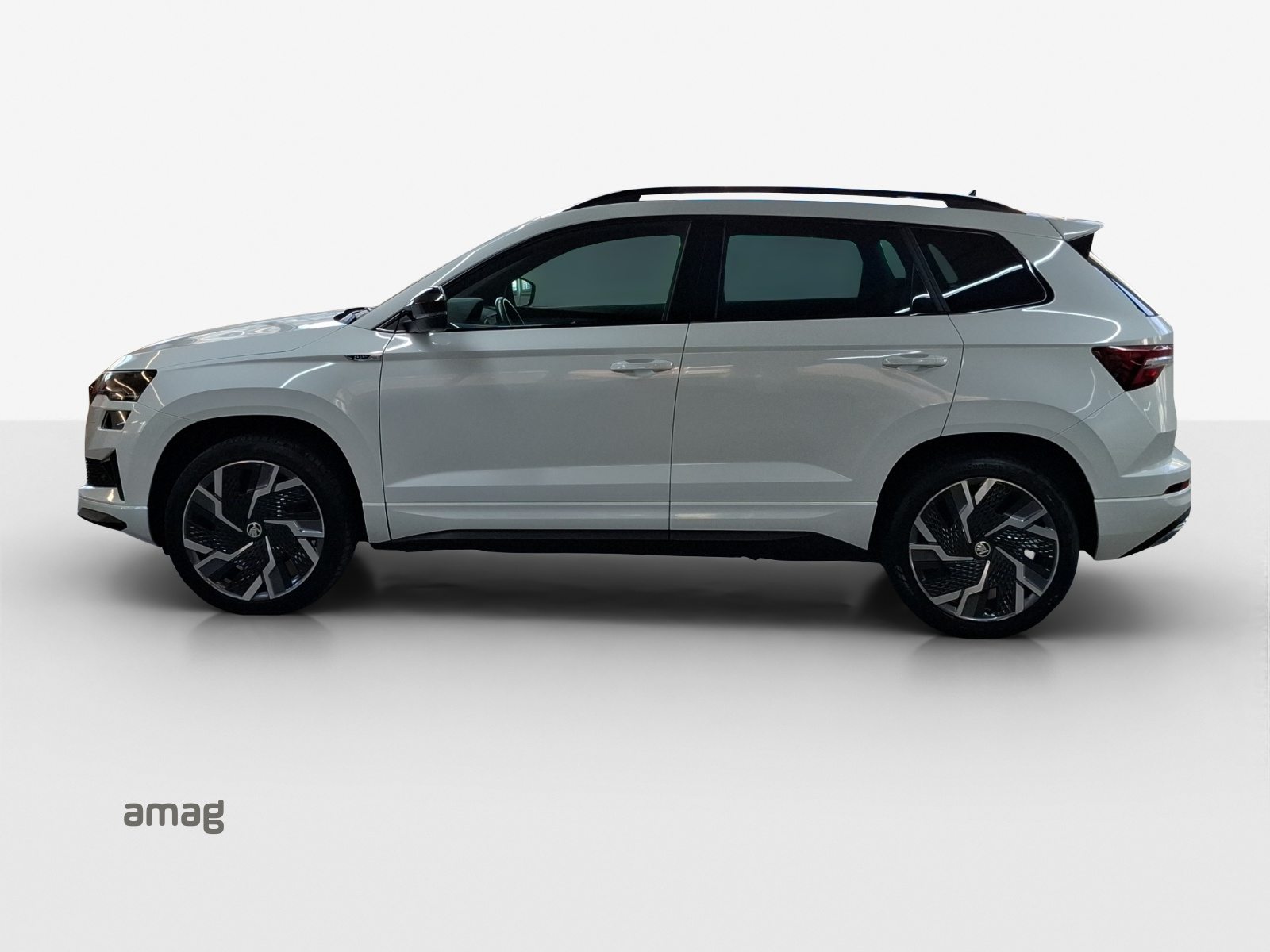 SKODA NEW KAROQ SportLine, Petrol, Second hand / Used, Automatic - 2