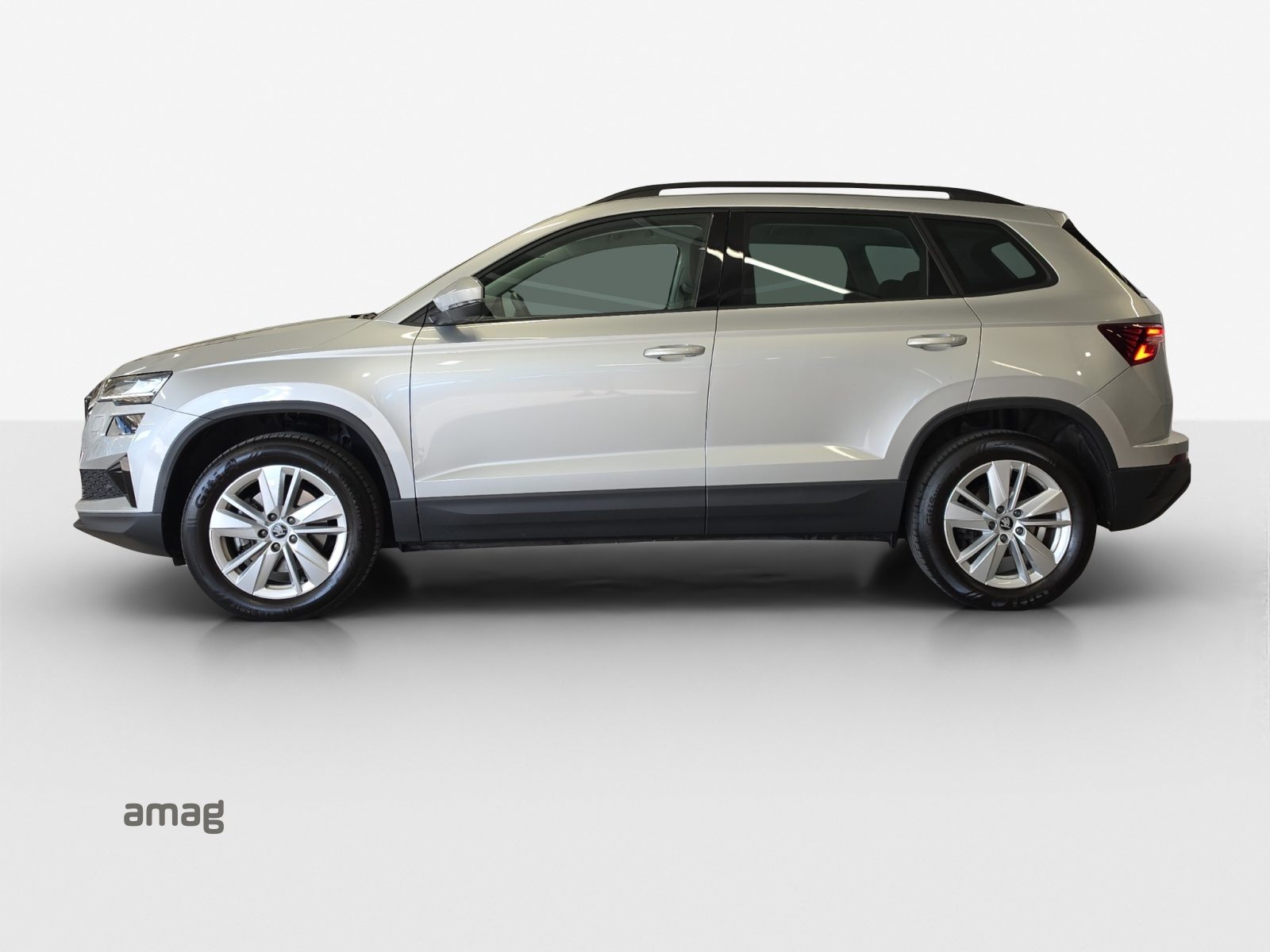 SKODA Karoq Selection, Diesel, Second hand / Used, Automatic - 2
