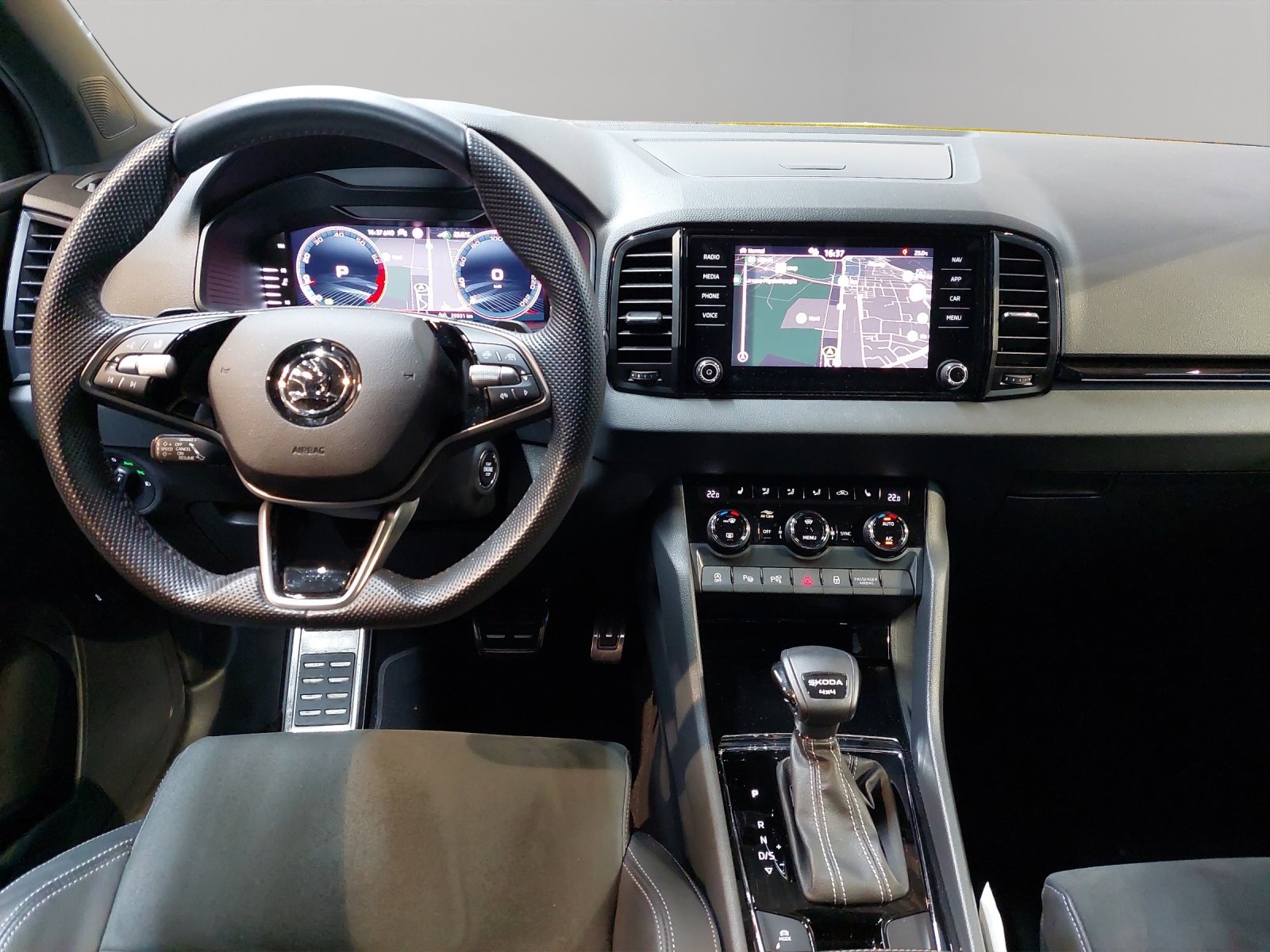 SKODA Karoq 2.0 TSI SportLine 4x4 DSG, Benzin, Occasion / Gebraucht, Automatik - 7