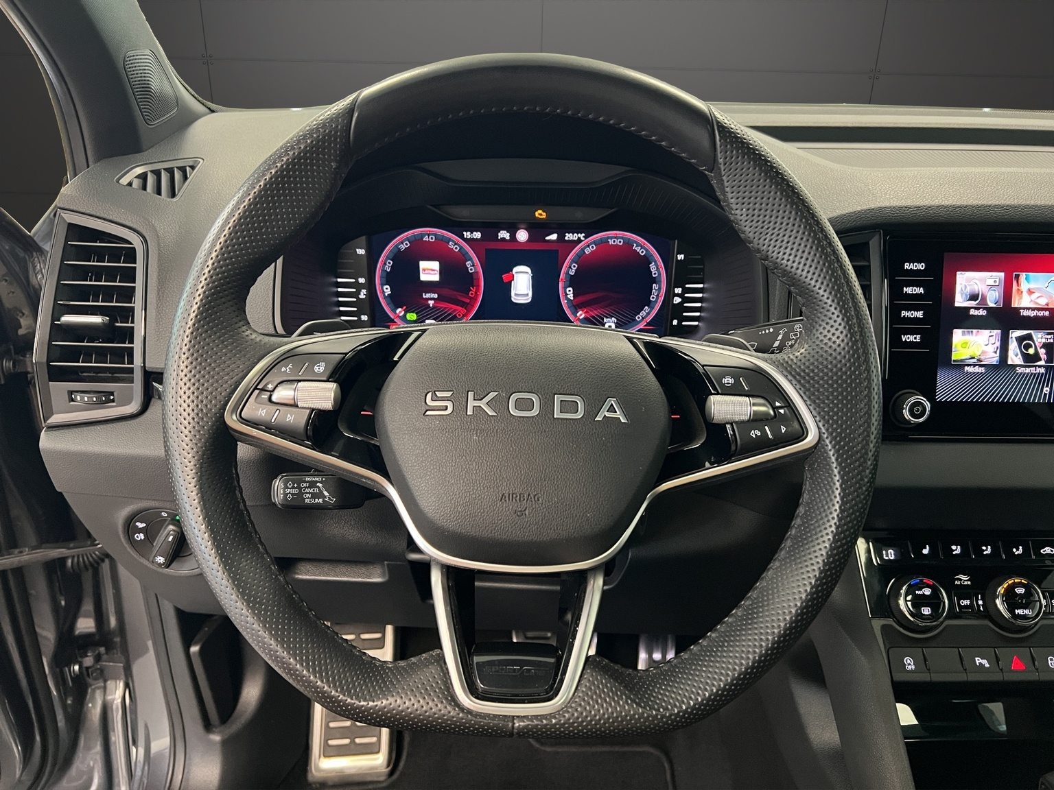 SKODA Karoq Sportline, Benzin, Occasion / Gebraucht, Automatik - 7