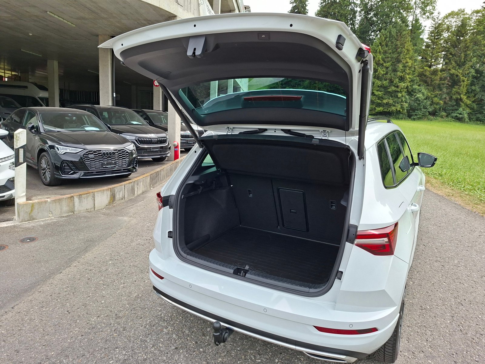 SKODA Karoq 2.0 TSI SportLine 4x4 DSG *Anhängerkupplung+Pan, Benzin, Occasion / Gebraucht, Automatik - 7