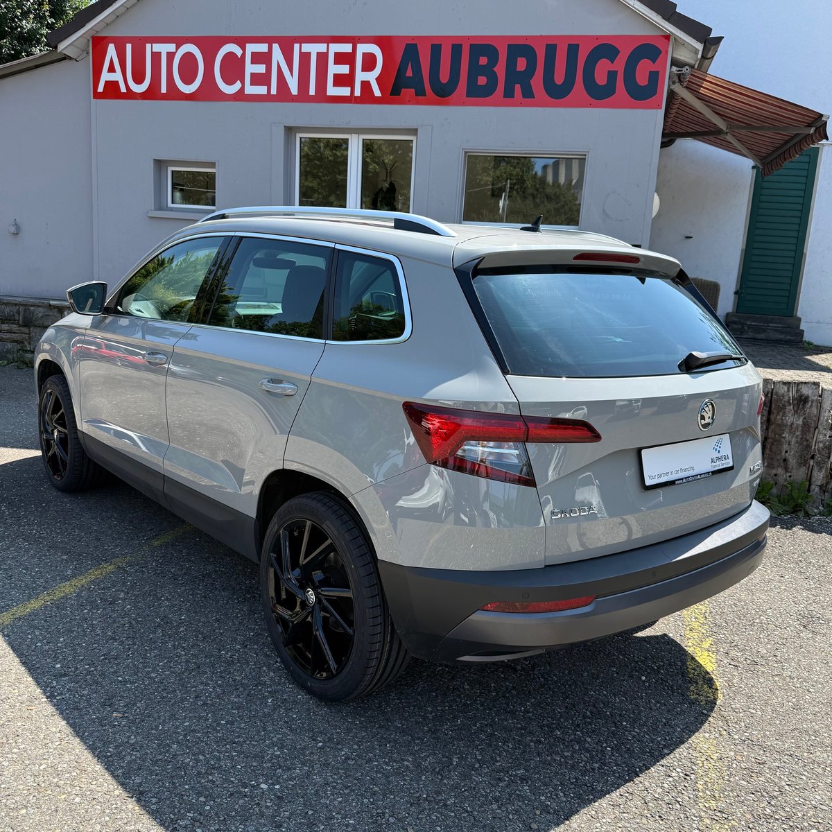 SKODA Karoq 2.0 TDI CR Style 4x4 DSG *ALCANTARA-SITZE - PANO, Diesel, Second hand / Used, Automatic - 2