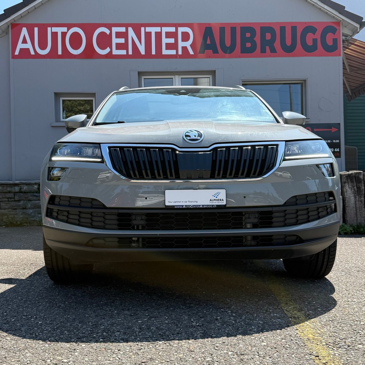 SKODA Karoq 2.0 TDI CR Style 4x4 DSG *ALCANTARA-SITZE - PANO, Diesel, Second hand / Used, Automatic - 4