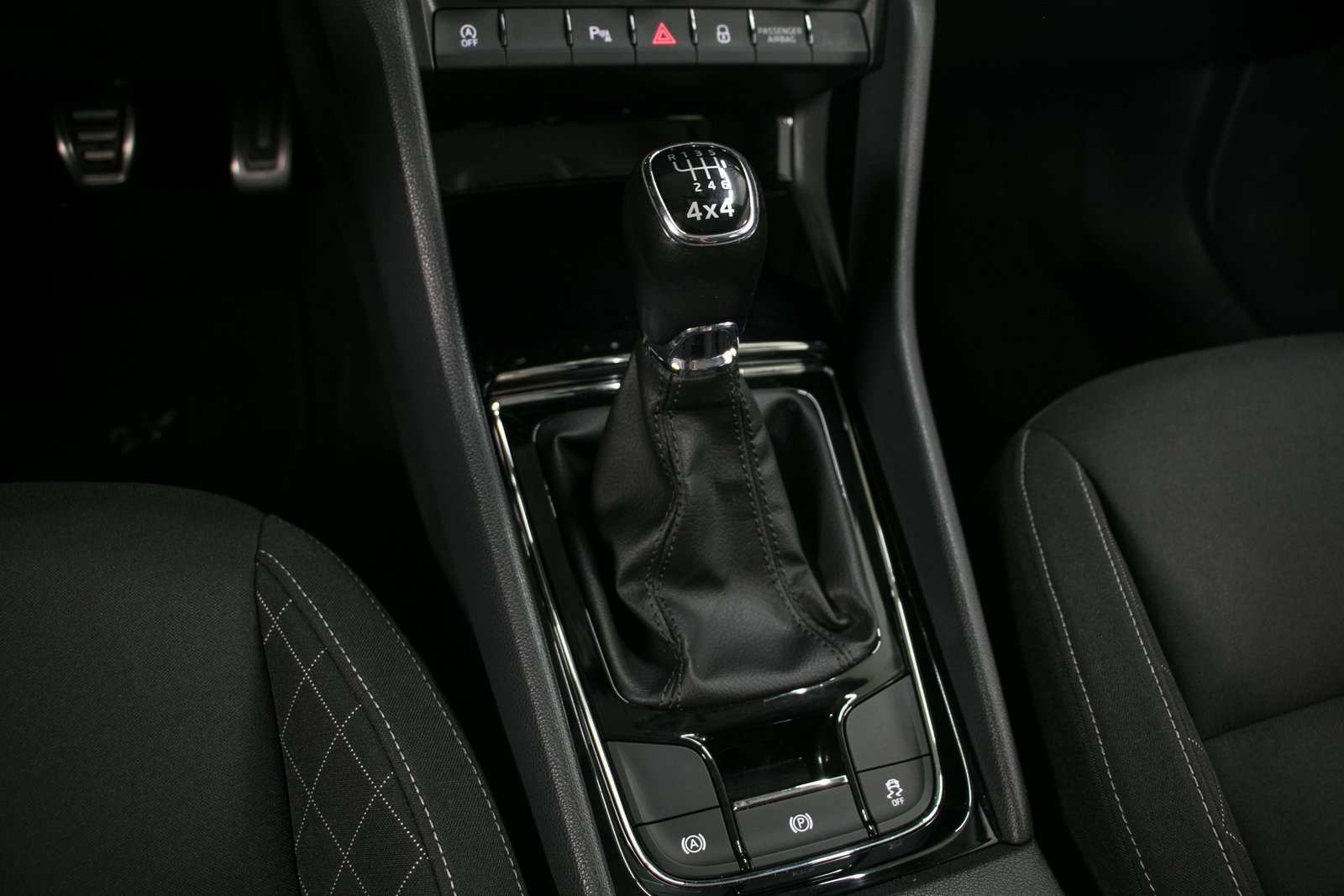 SKODA Karoq 2.0 TDI CR Ambition 4x4, Diesel, Occasion / Utilisé, Manuelle - 7