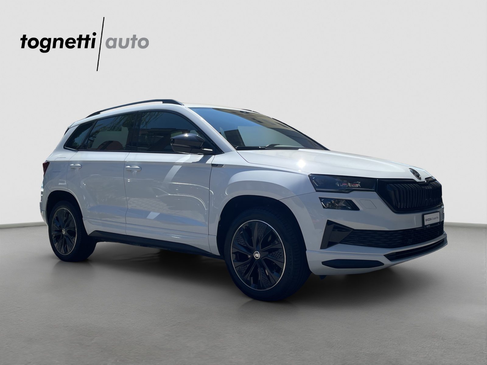 SKODA NEW KAROQ SportLine, Petrol, Second hand / Used, Automatic - 2