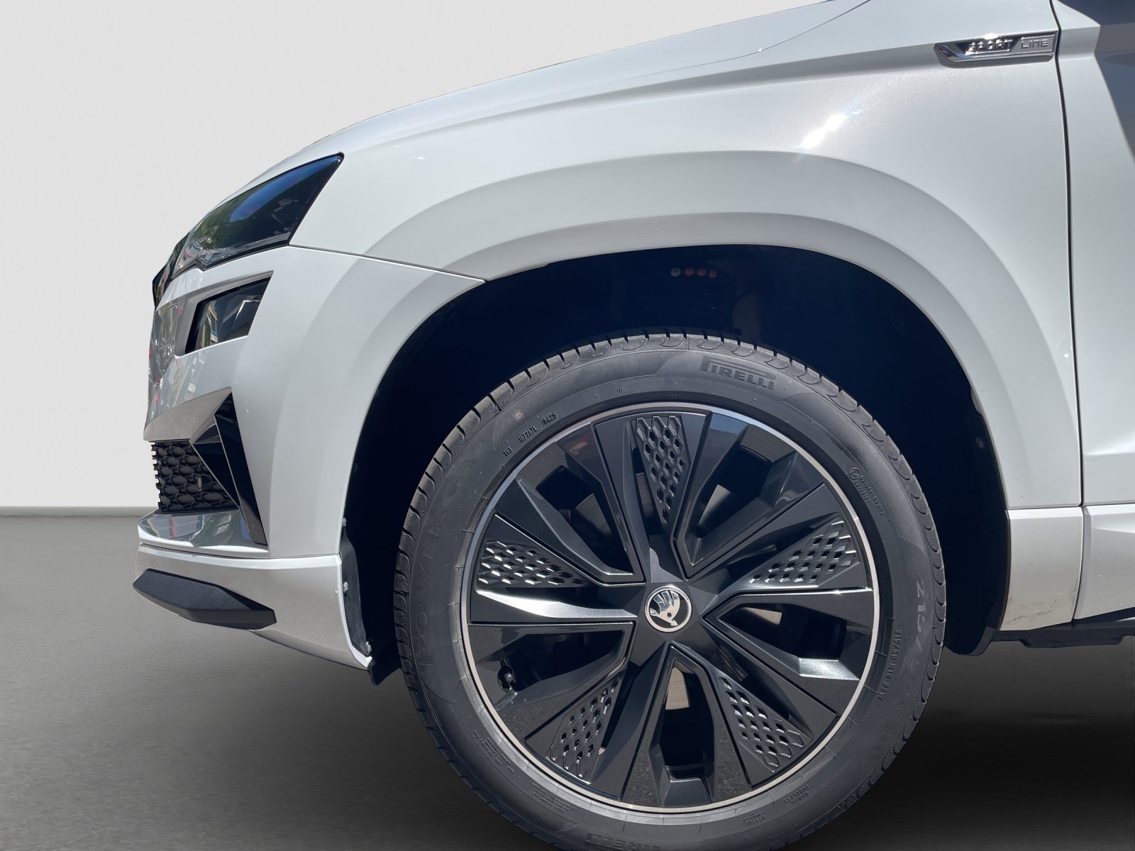 SKODA NEW KAROQ SportLine, Petrol, Second hand / Used, Automatic - 5