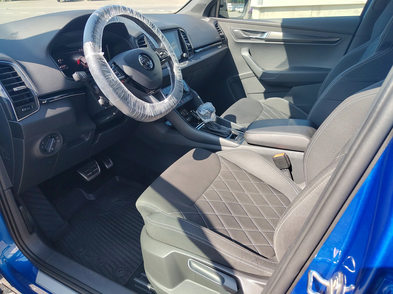 SKODA Karoq 2.0 TSI SportLine 4x4 DSG, Benzin, Occasion / Gebraucht, Automatik - 5