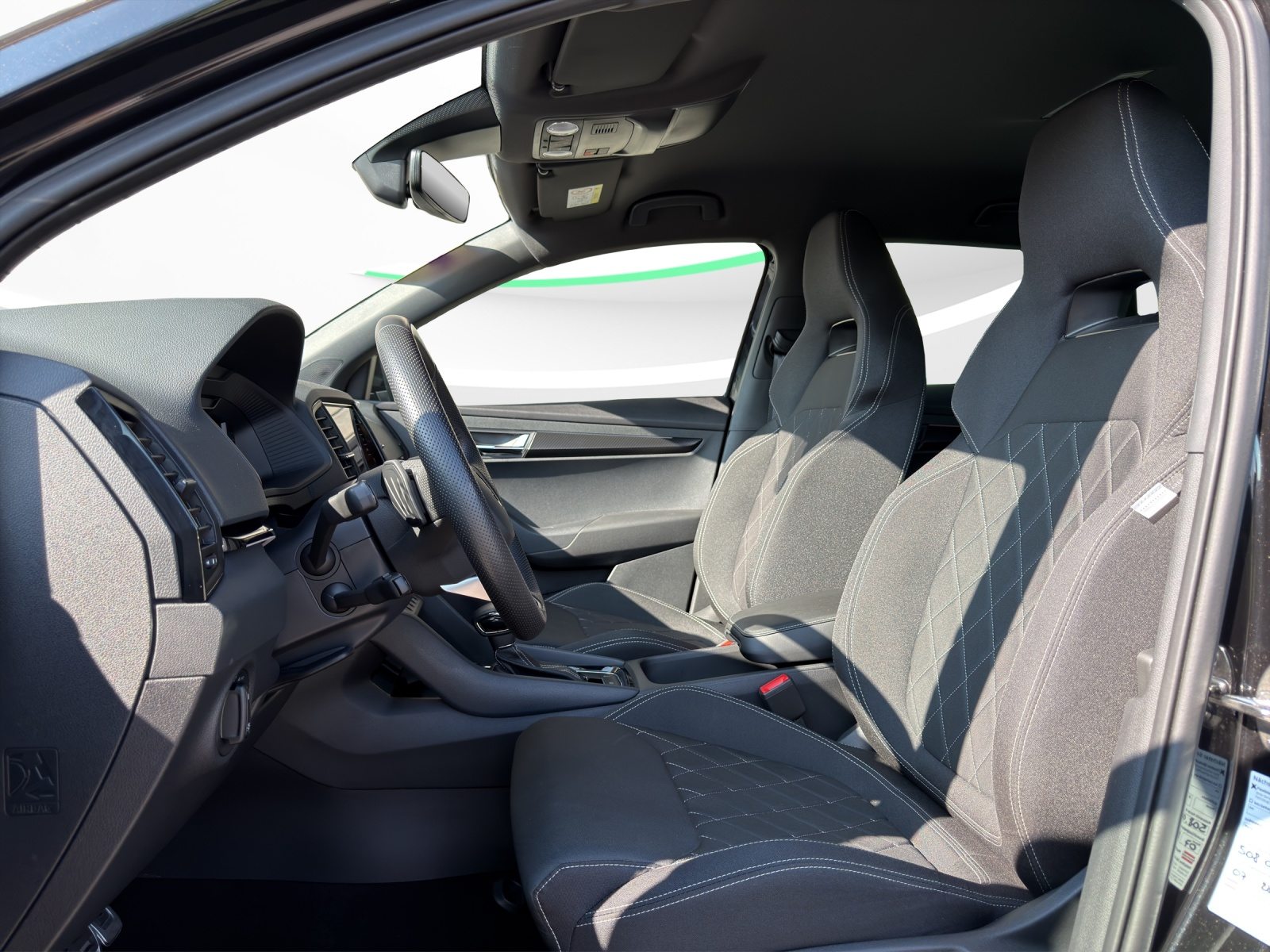 SKODA Karoq Sportline, Benzin, Occasion / Gebraucht, Automatik - 7