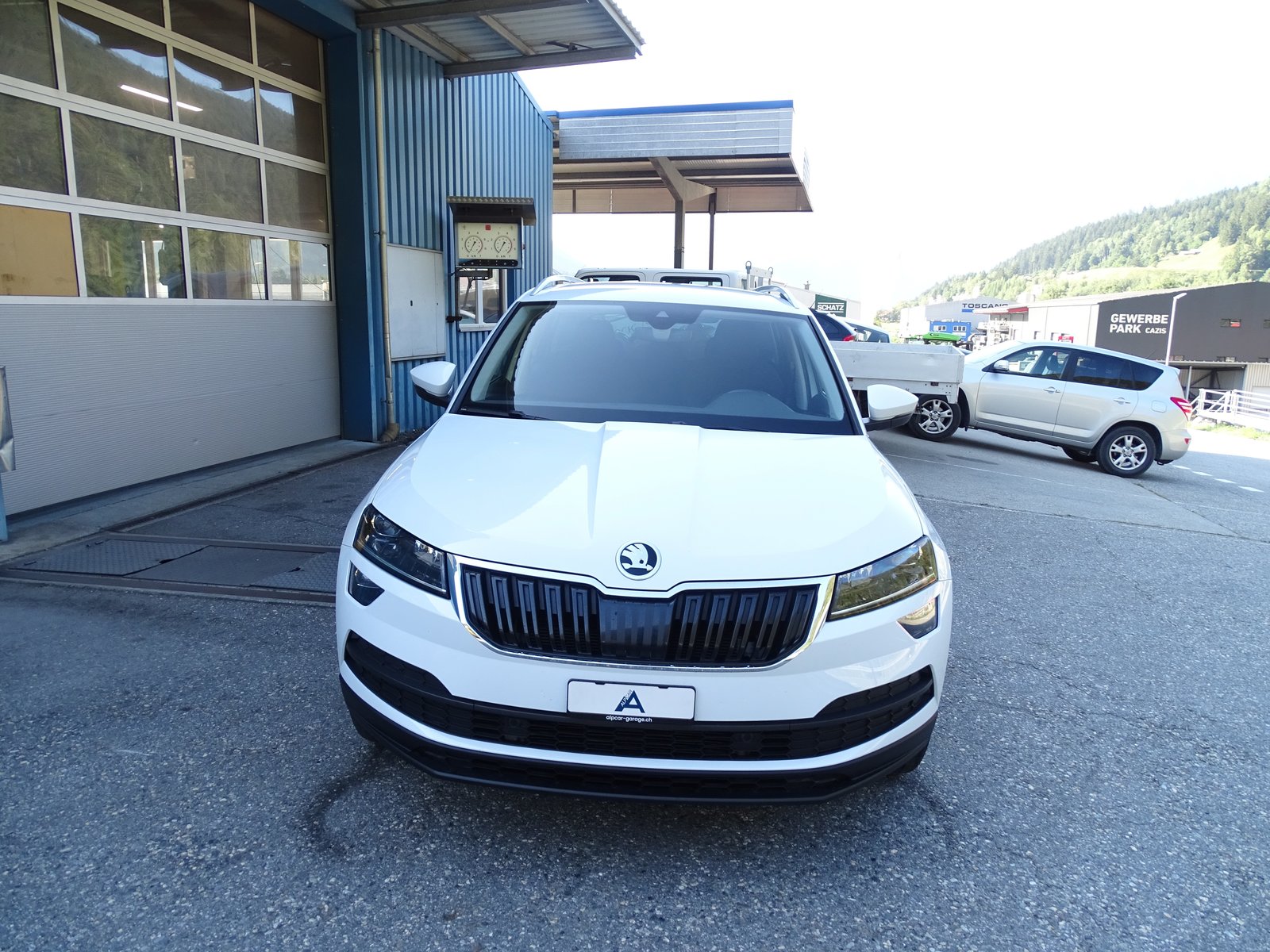 SKODA Karoq 2.0 TDI CR Ambition 4x4, Diesel, Second hand / Used, Manual - 2