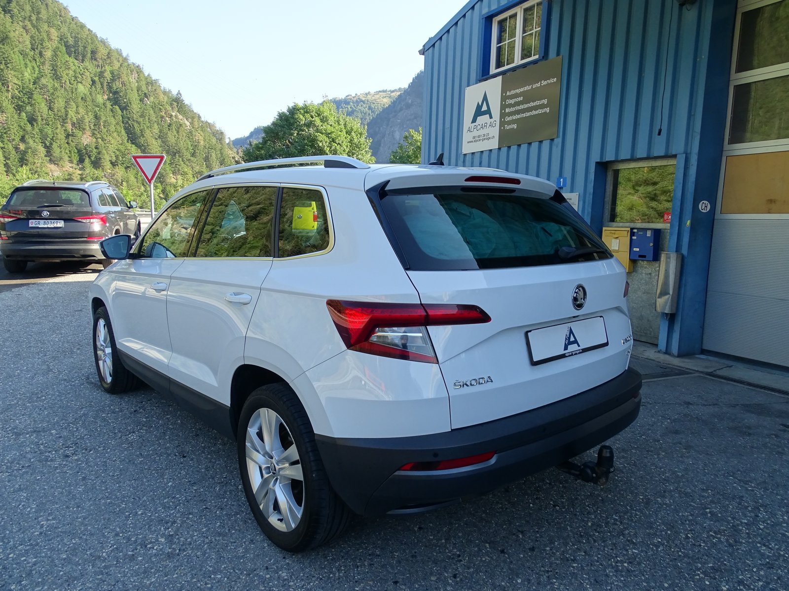 SKODA Karoq 2.0 TDI CR Ambition 4x4, Diesel, Second hand / Used, Manual - 4