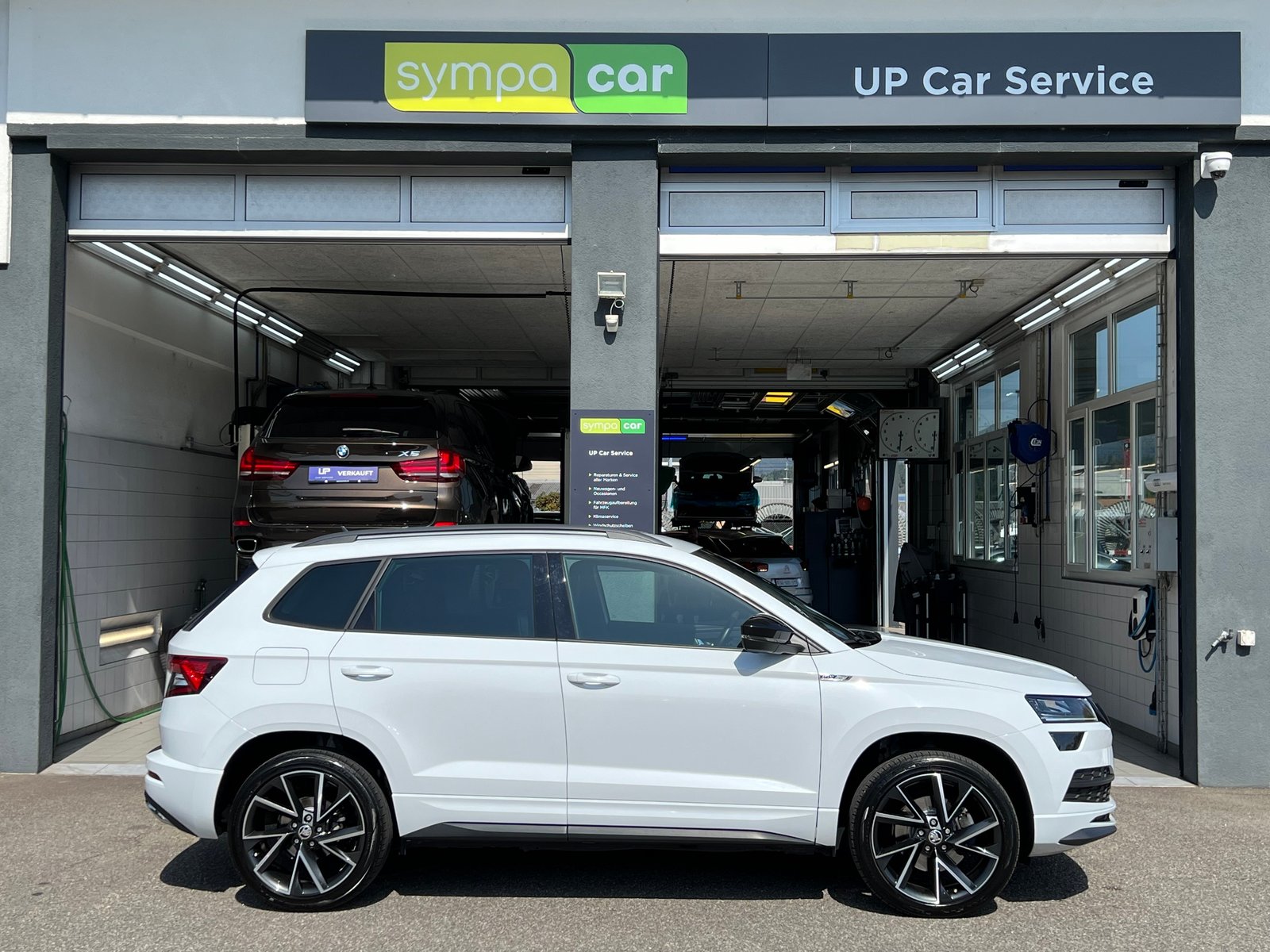 SKODA Karoq 2.0 TSI SportLine DSG 4x4 * AHK 1.9 T *, Benzin, Occasion / Gebraucht, Automatik - 4