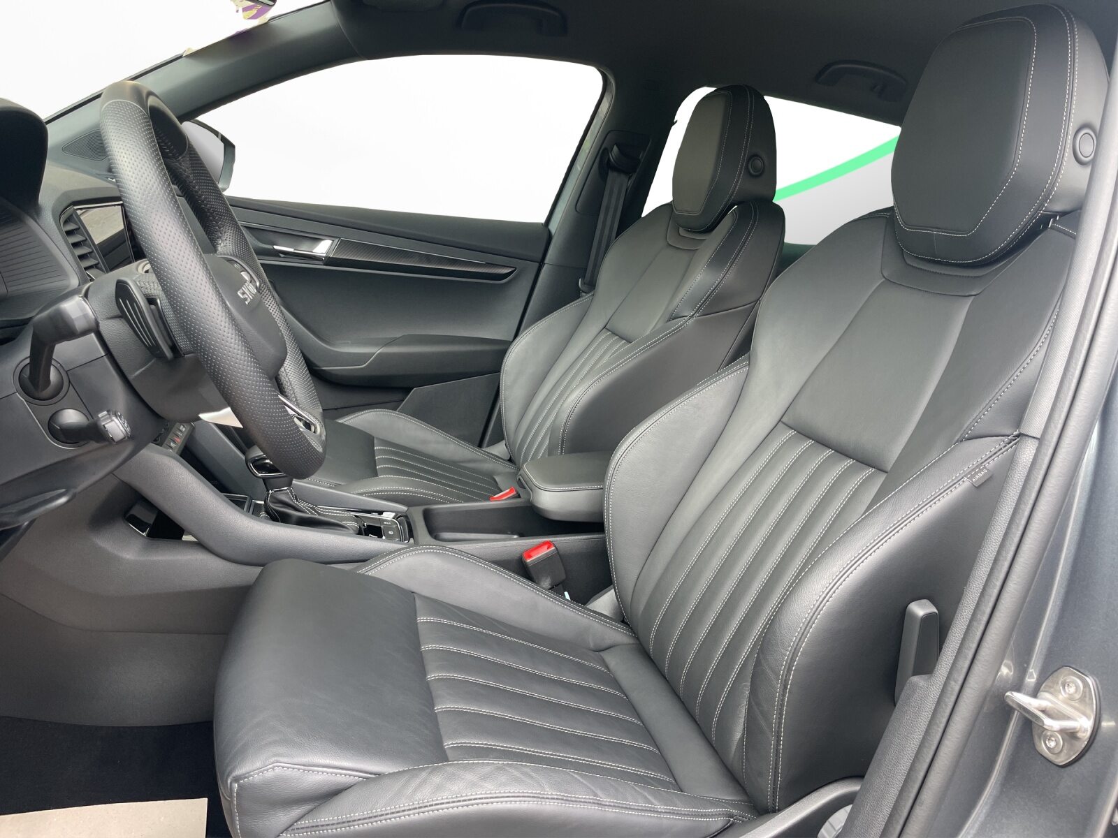 SKODA Karoq Sportline, Petrol, Second hand / Used, Automatic - 7