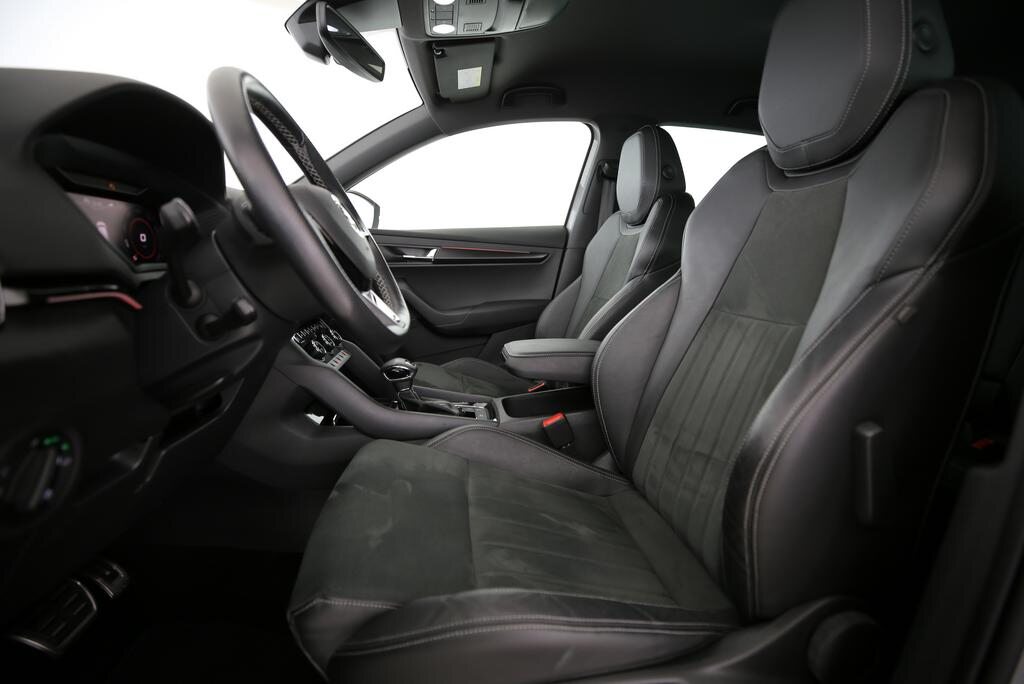 SKODA Karoq 2.0 TSI SportLine DSG 4x4, Benzin, Occasion / Gebraucht, Automatik - 3
