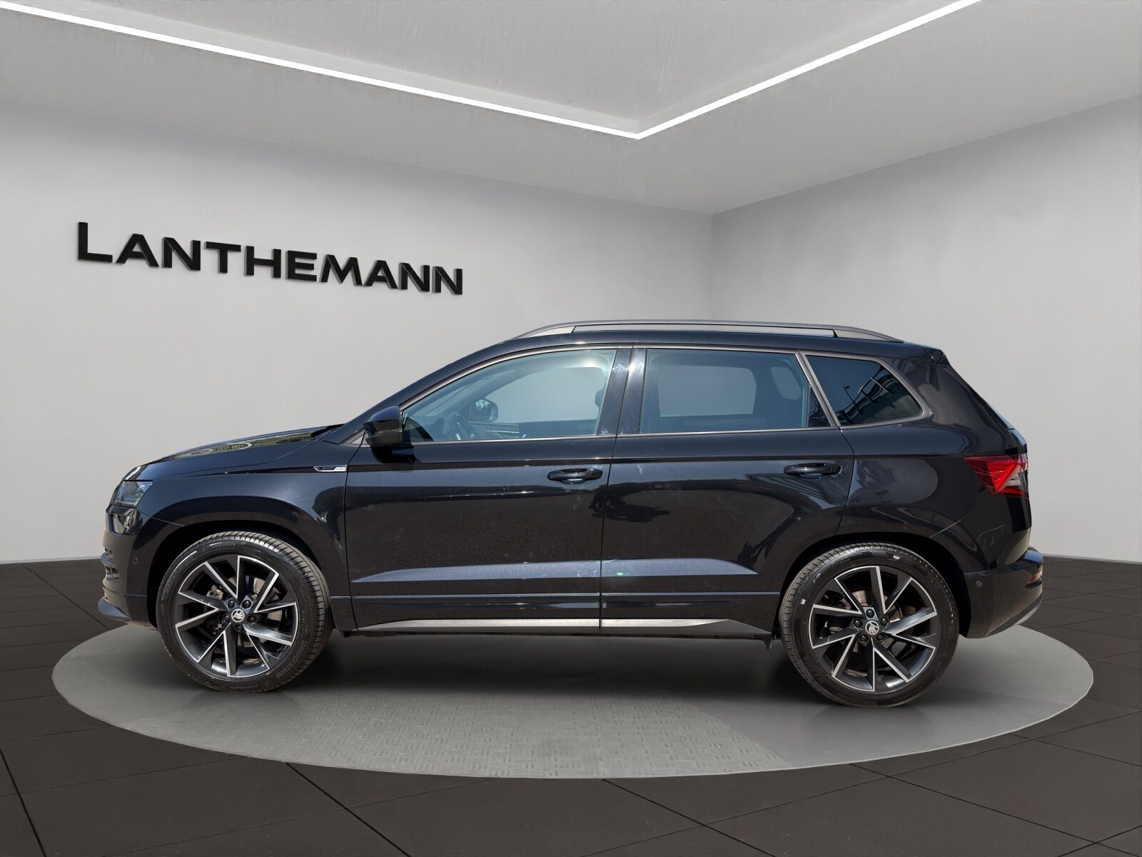 SKODA KAROQ SportLine, Benzin, Occasion / Gebraucht, Automatik - 2