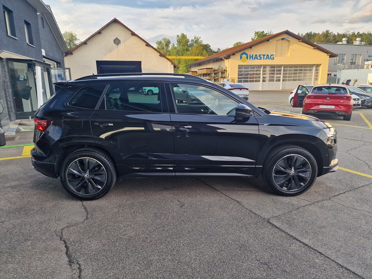 SKODA Karoq Sportline, Benzin, Occasion / Gebraucht, Automatik - 7