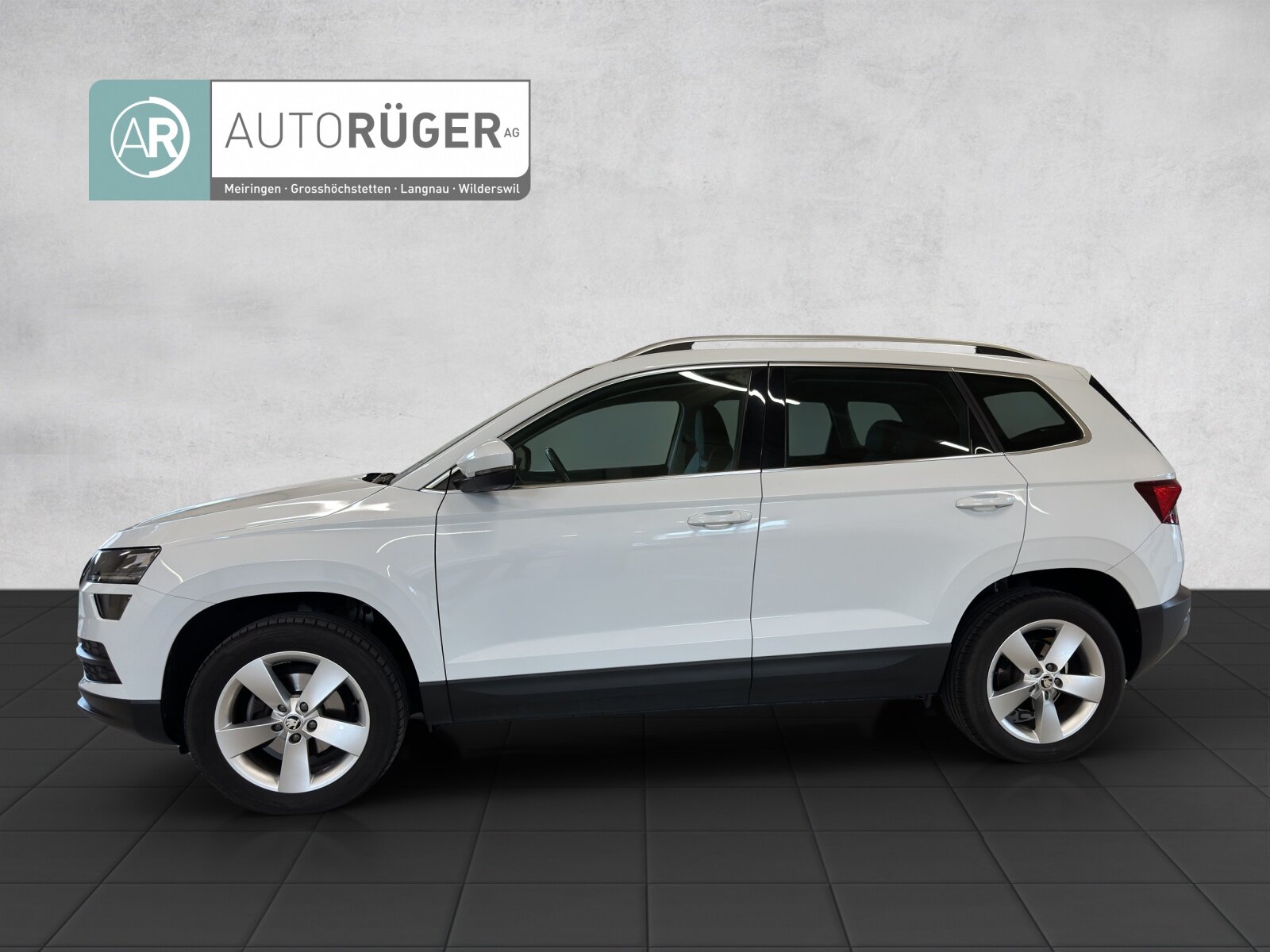 SKODA Karoq 1.6 TDI CR Smile, Diesel, Second hand / Used, Automatic - 3