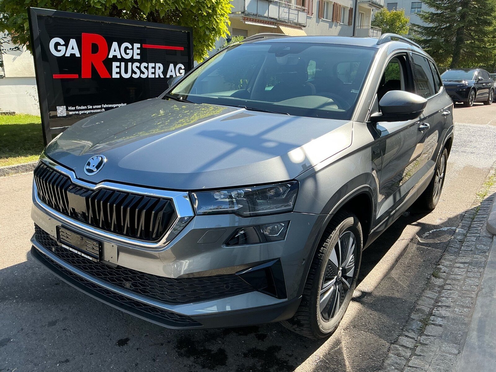 SKODA Karoq Tour 4x4 ***360 KAMERA UND PANORAMADACH ***