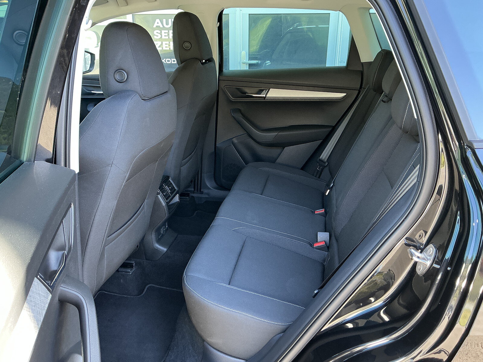 SKODA Karoq 2.0 TDI Selection 4x4 DSG, Diesel, Occasion / Gebraucht, Automatik - 6
