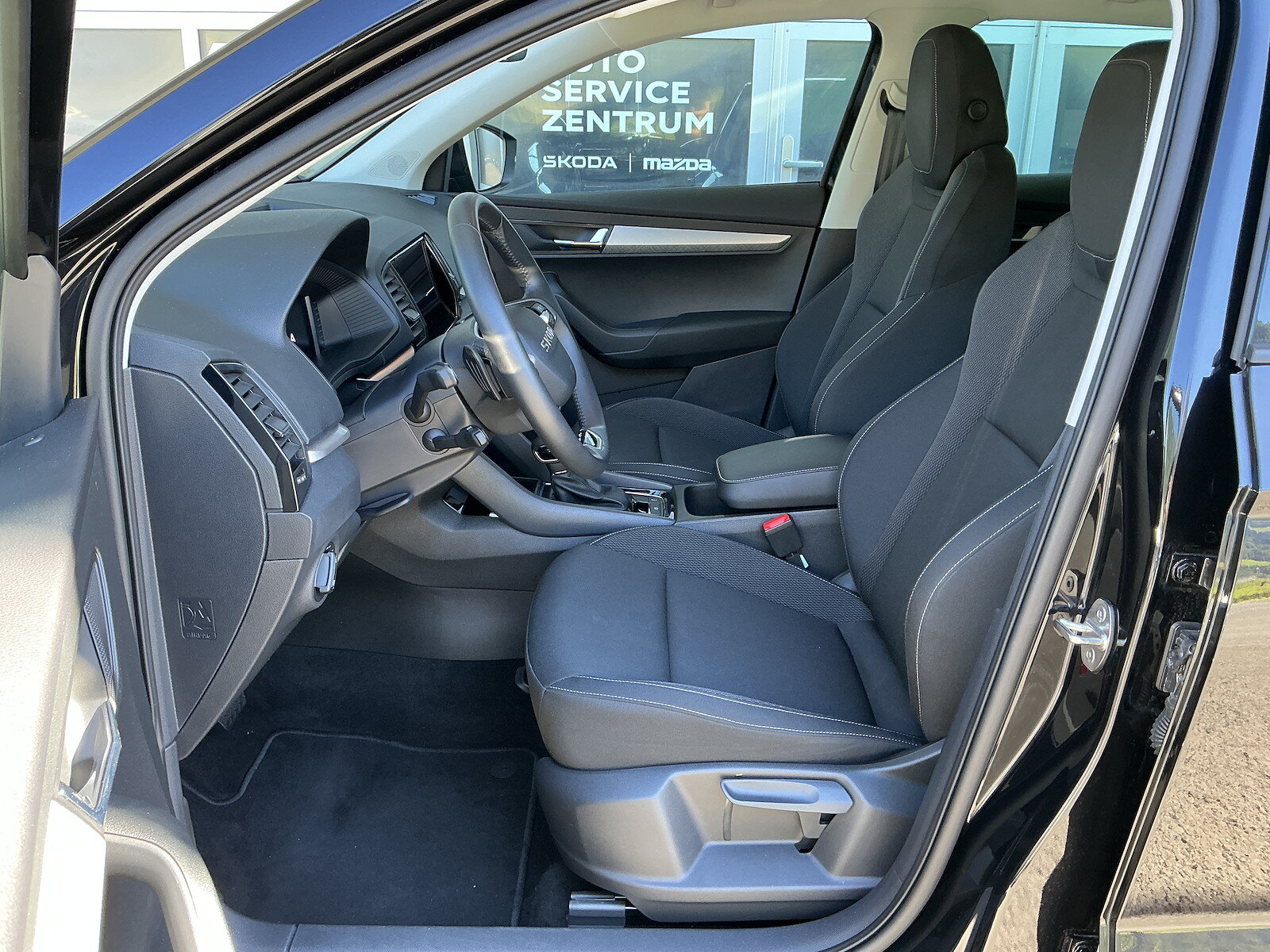 SKODA Karoq 2.0 TDI Selection 4x4 DSG, Diesel, Occasion / Gebraucht, Automatik - 7
